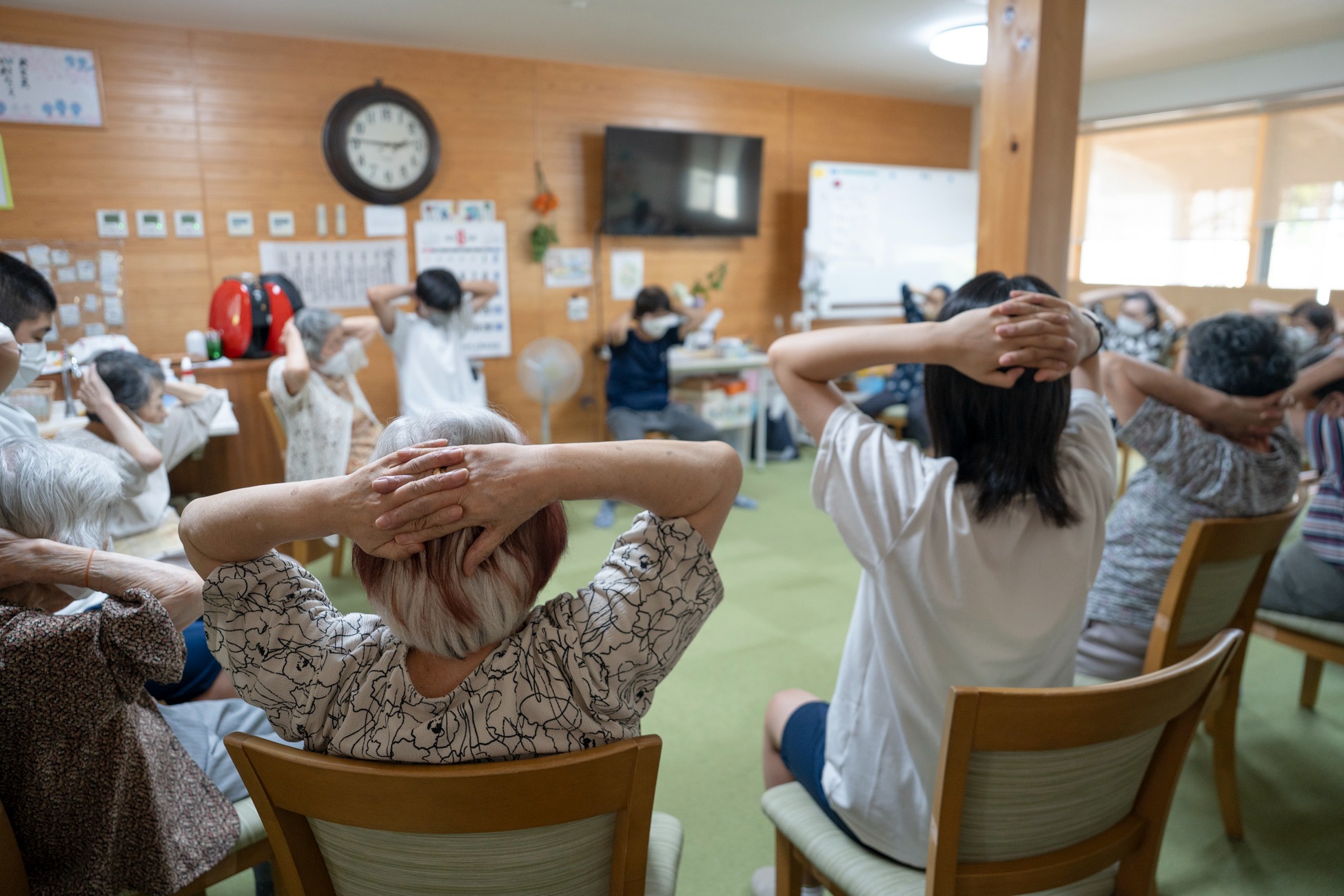 神岡中学校3年生がレク企画、デイサービスで世代間交流