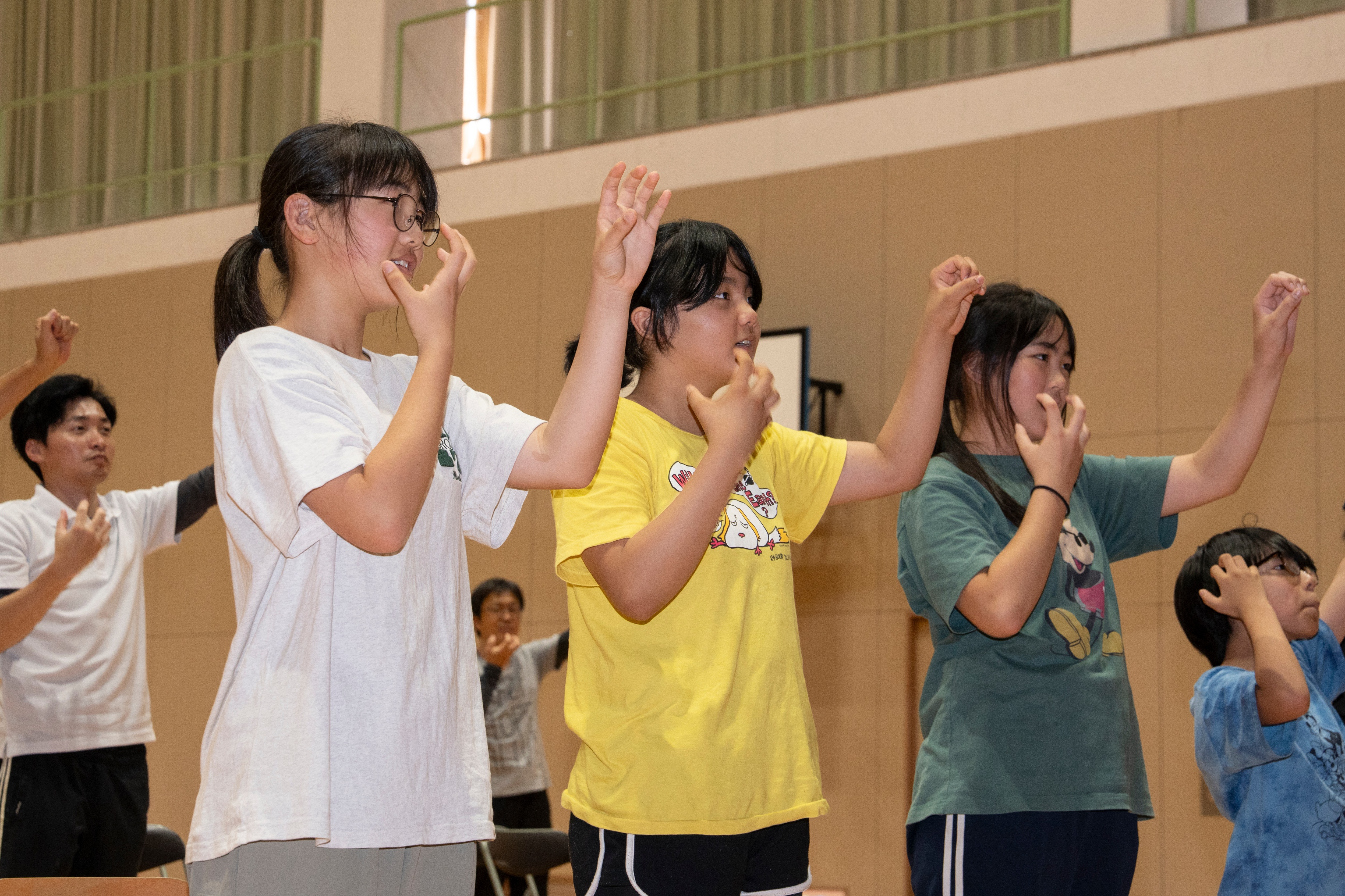 山之村小中学校で「茂山狂言鑑賞会」を開催