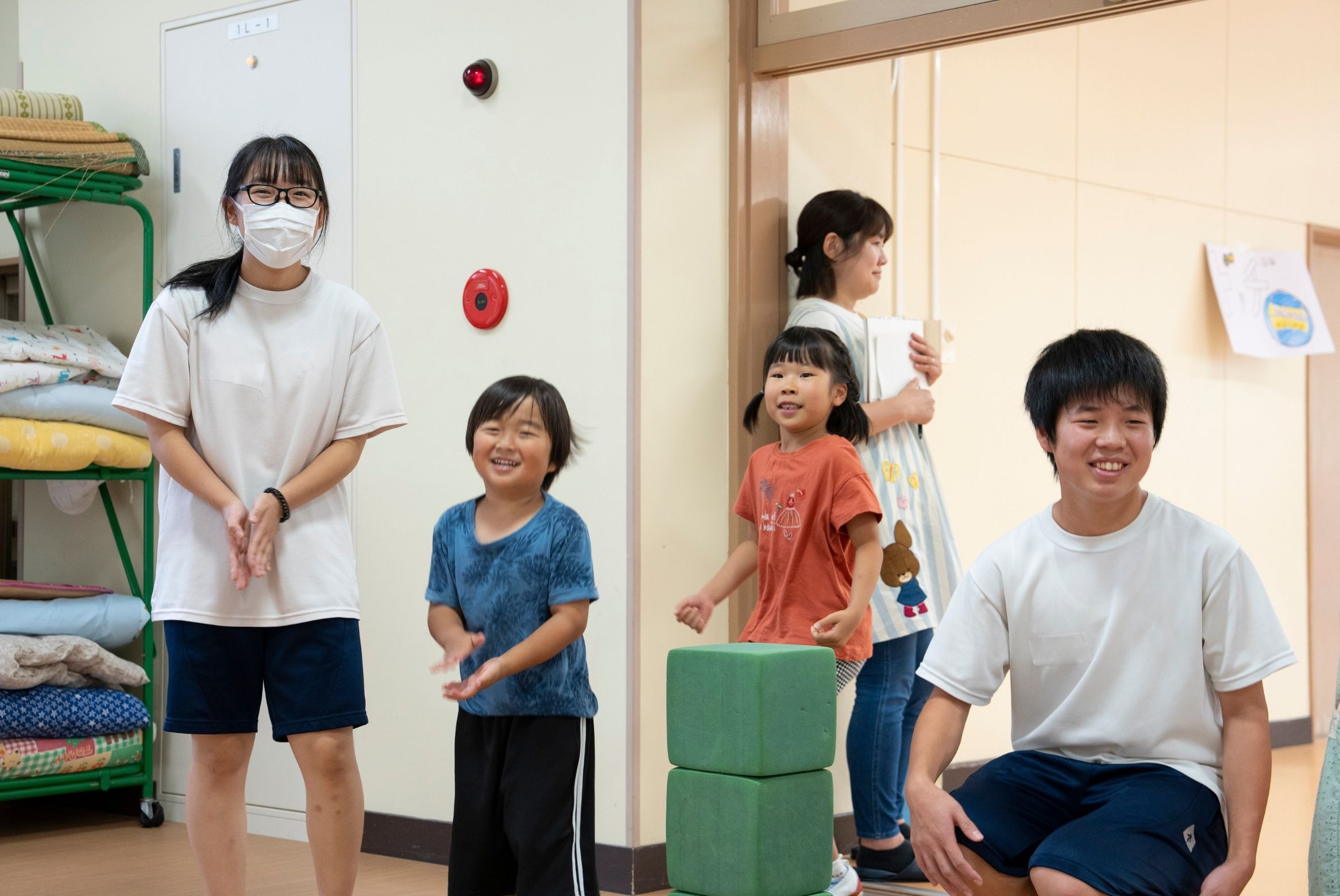 神岡中学校3年生が旭保育園の園児と交流