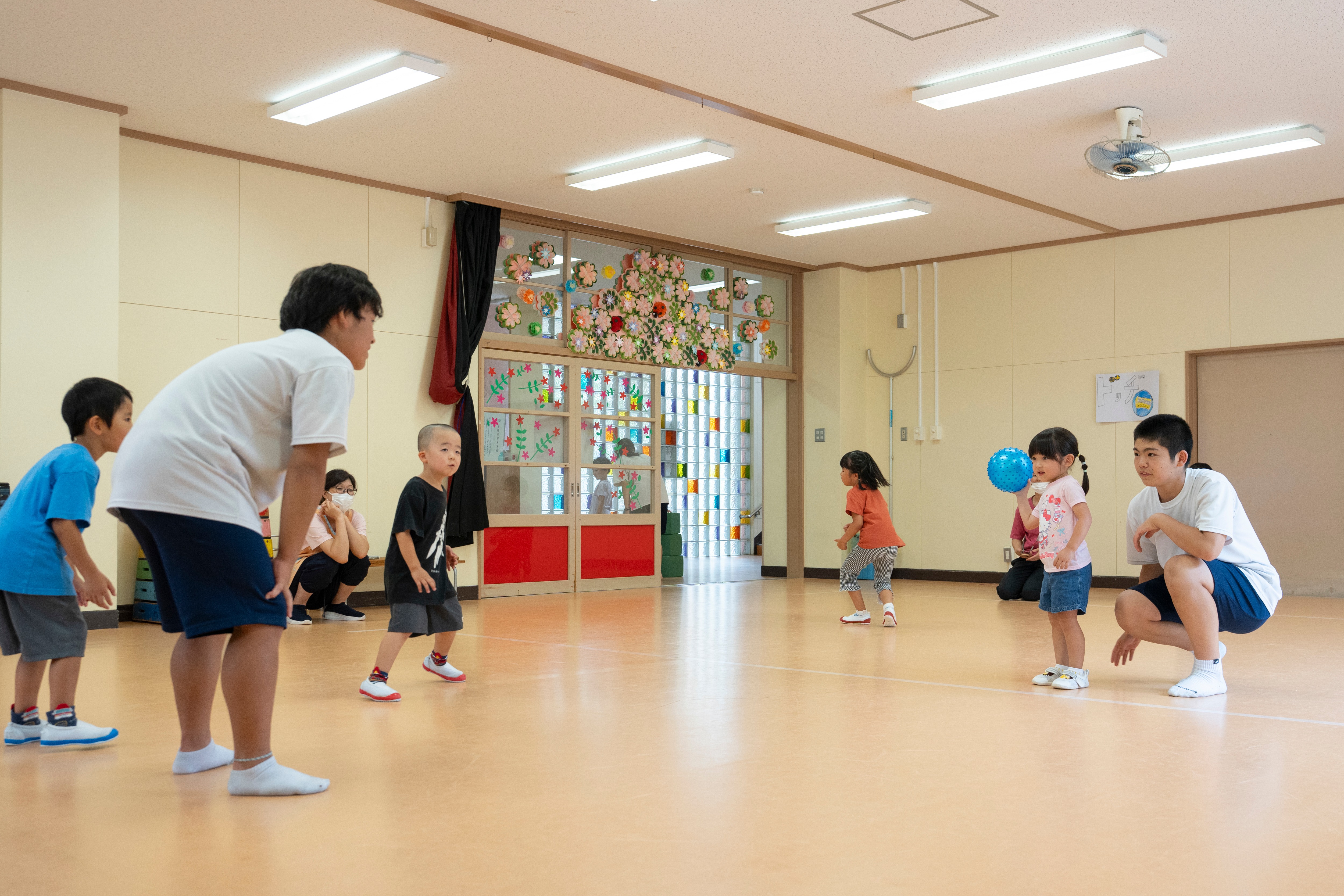 神岡中学校3年生が旭保育園の園児と交流