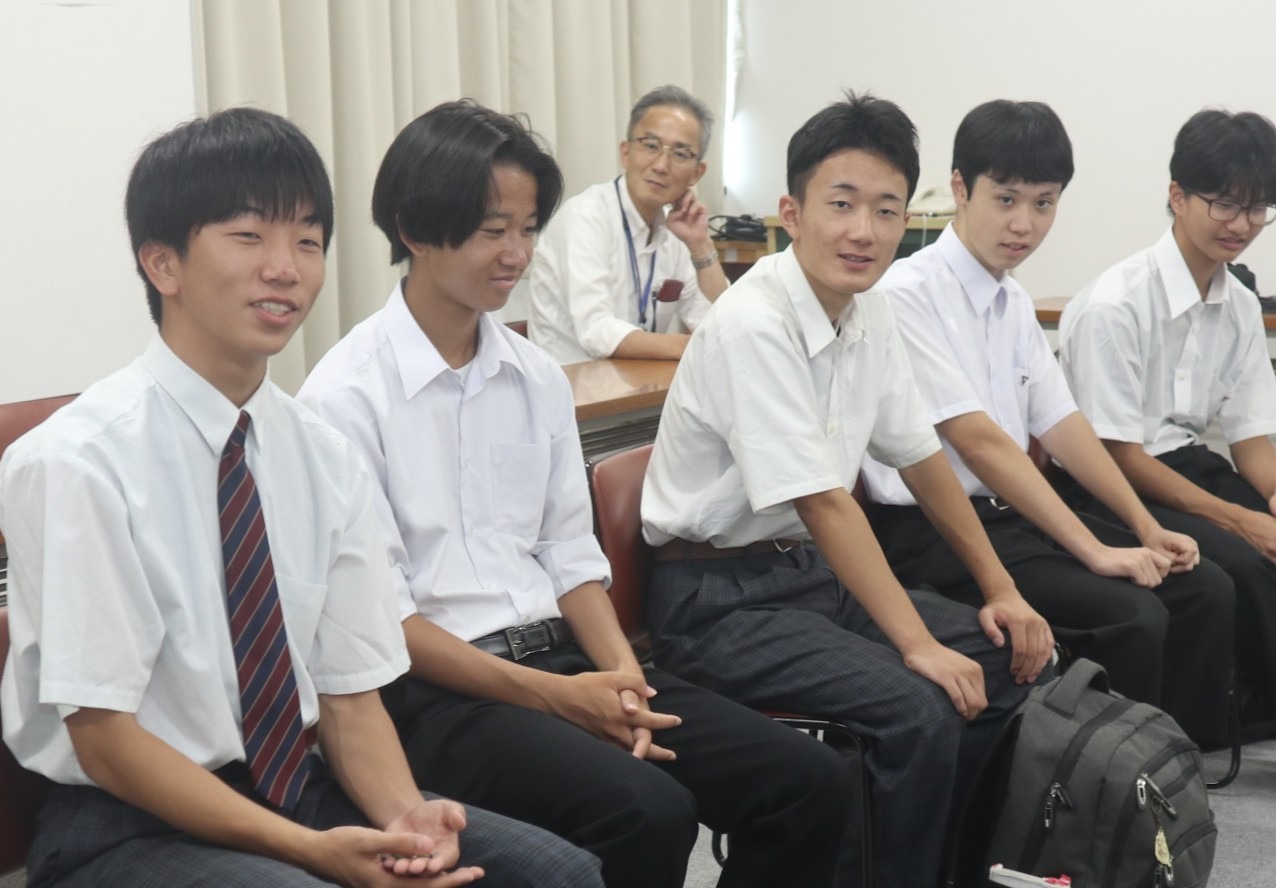 吉城・飛騨神岡高生が台湾新港郷での研修成果を報告