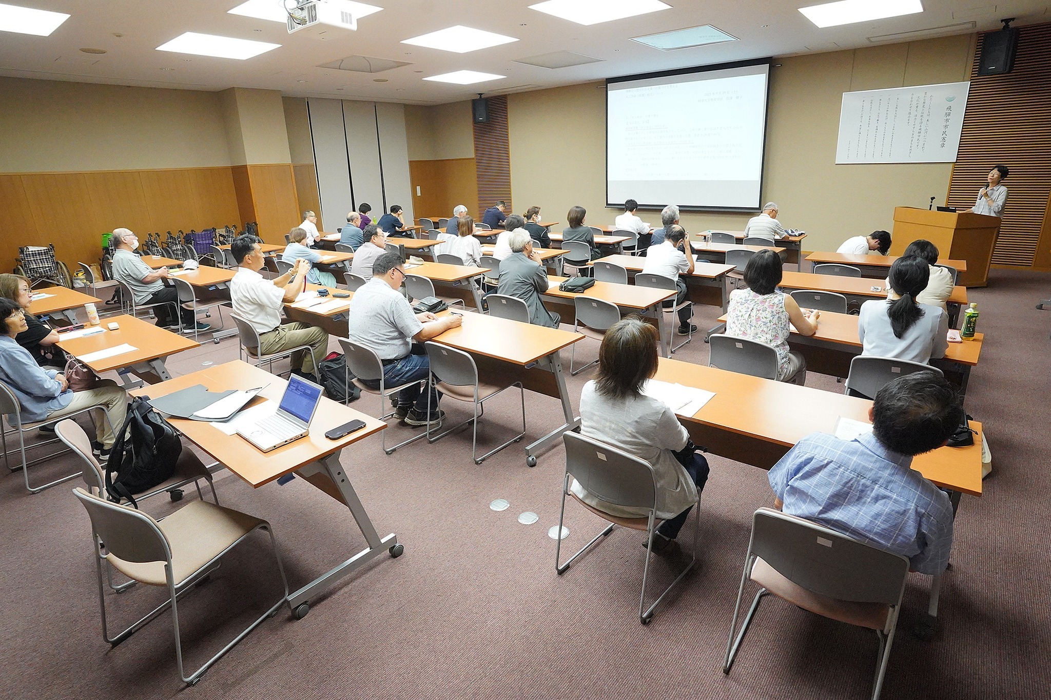 「飛騨の糸引き工女」をテーマに講演会を開催