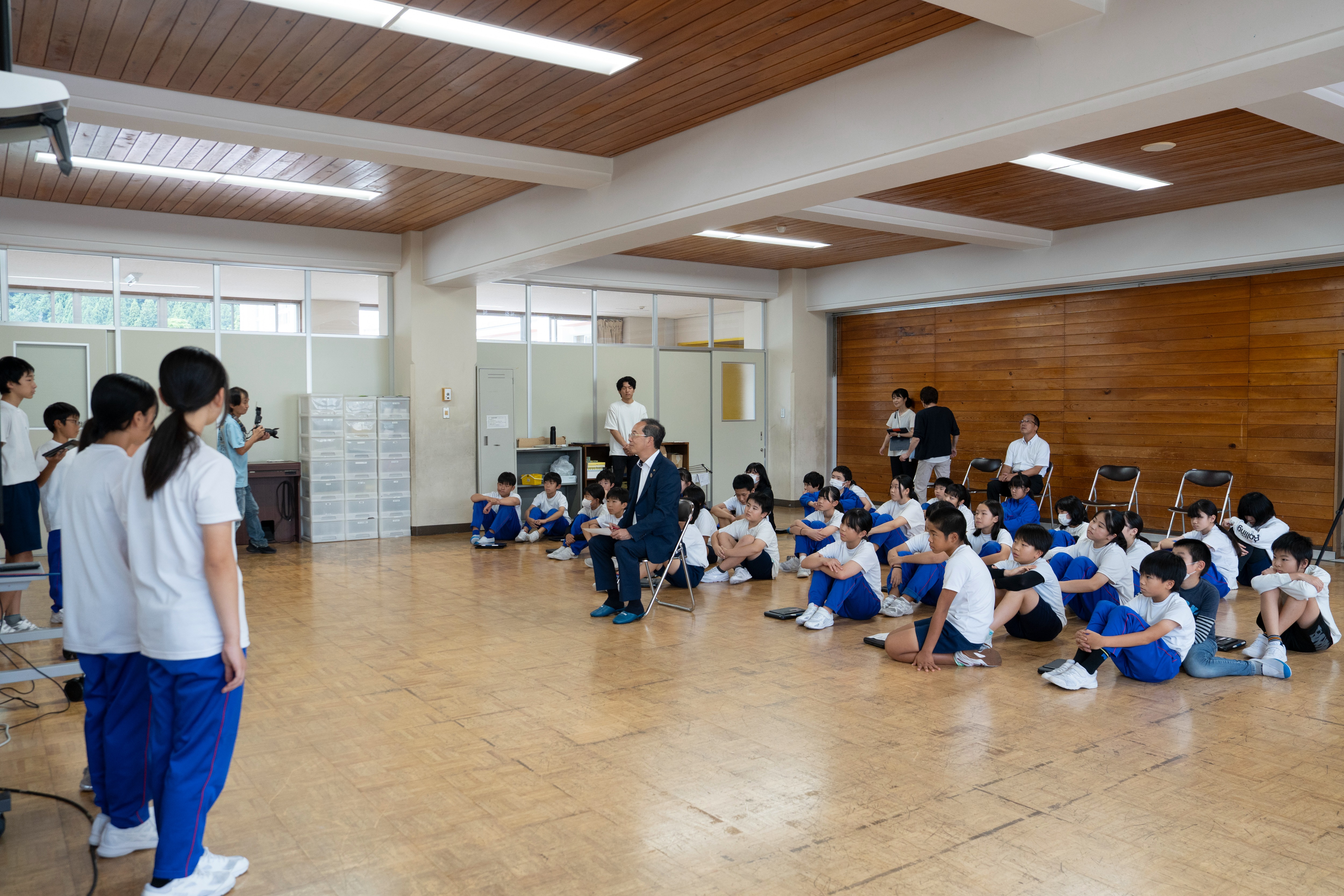 神岡小学校6年生が市長に「旭保育園の園舎活用検討プロジェクト」の成果報告