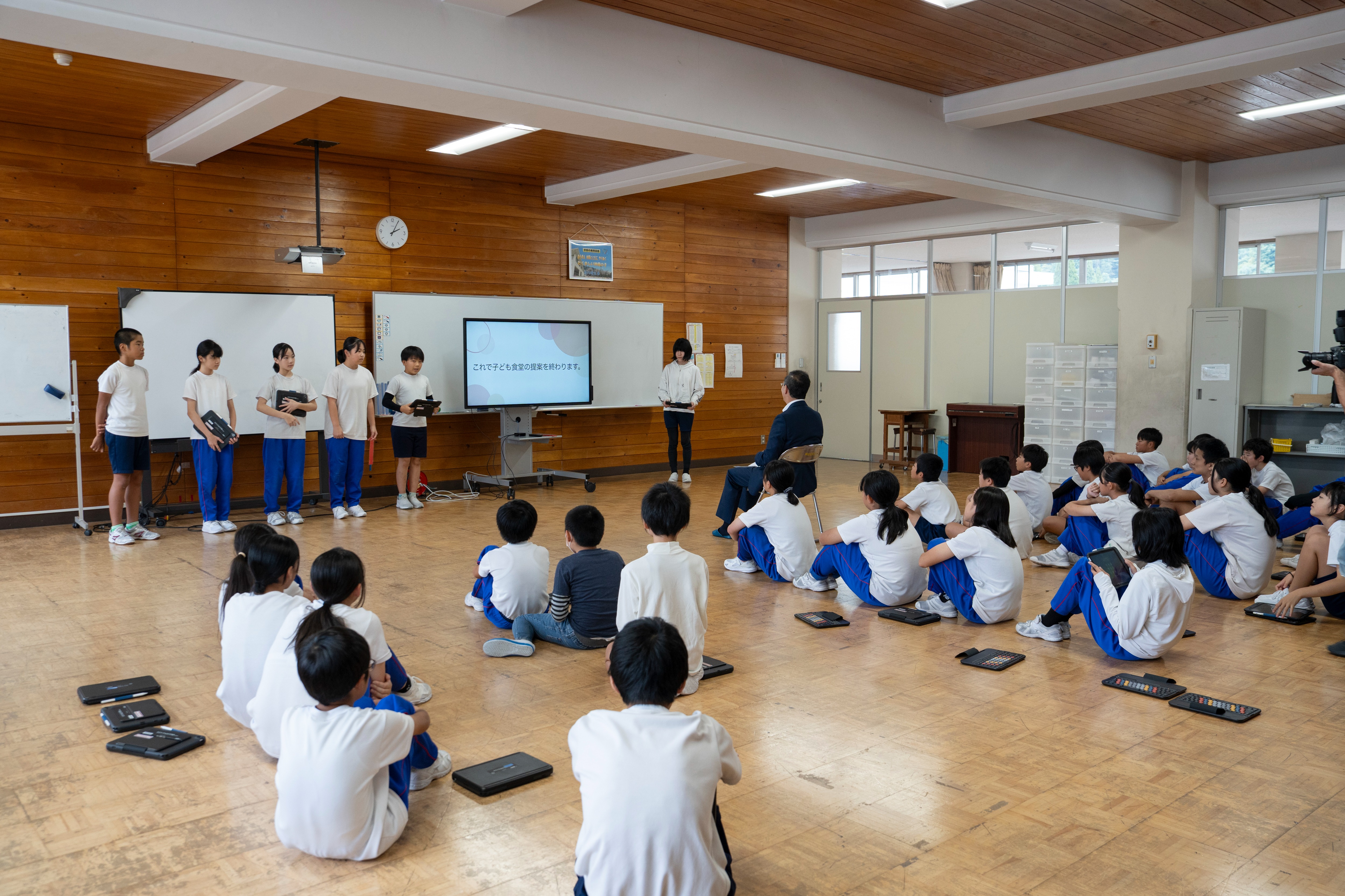 神岡小学校6年生が市長に「旭保育園の園舎活用検討プロジェクト」の成果報告