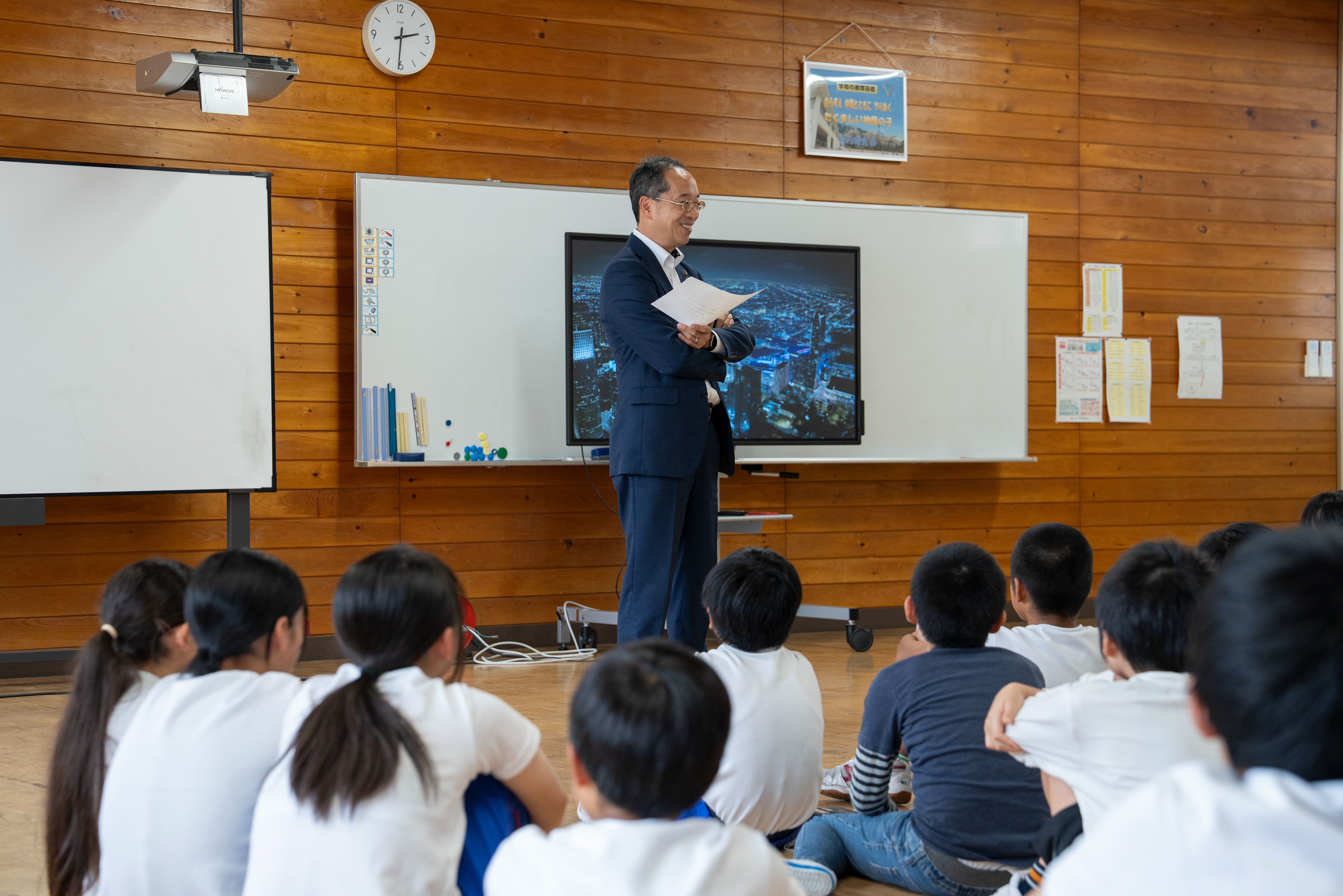 神岡小学校6年生が市長に「旭保育園の園舎活用検討プロジェクト」の成果報告