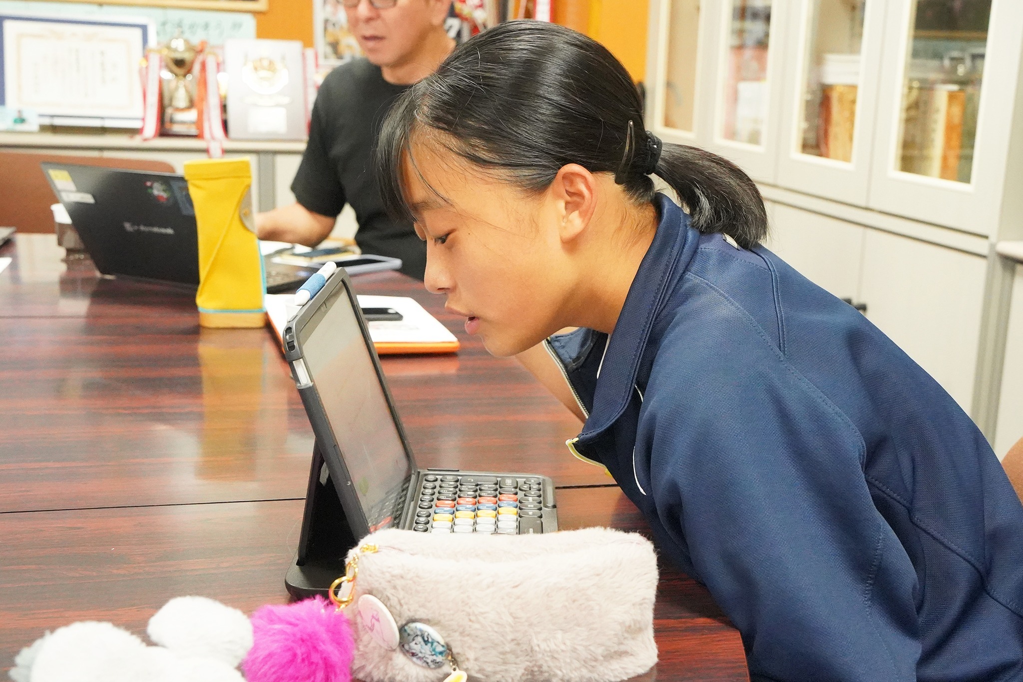 古川中学校の生徒が対話型AIキャラクターの開発に協力