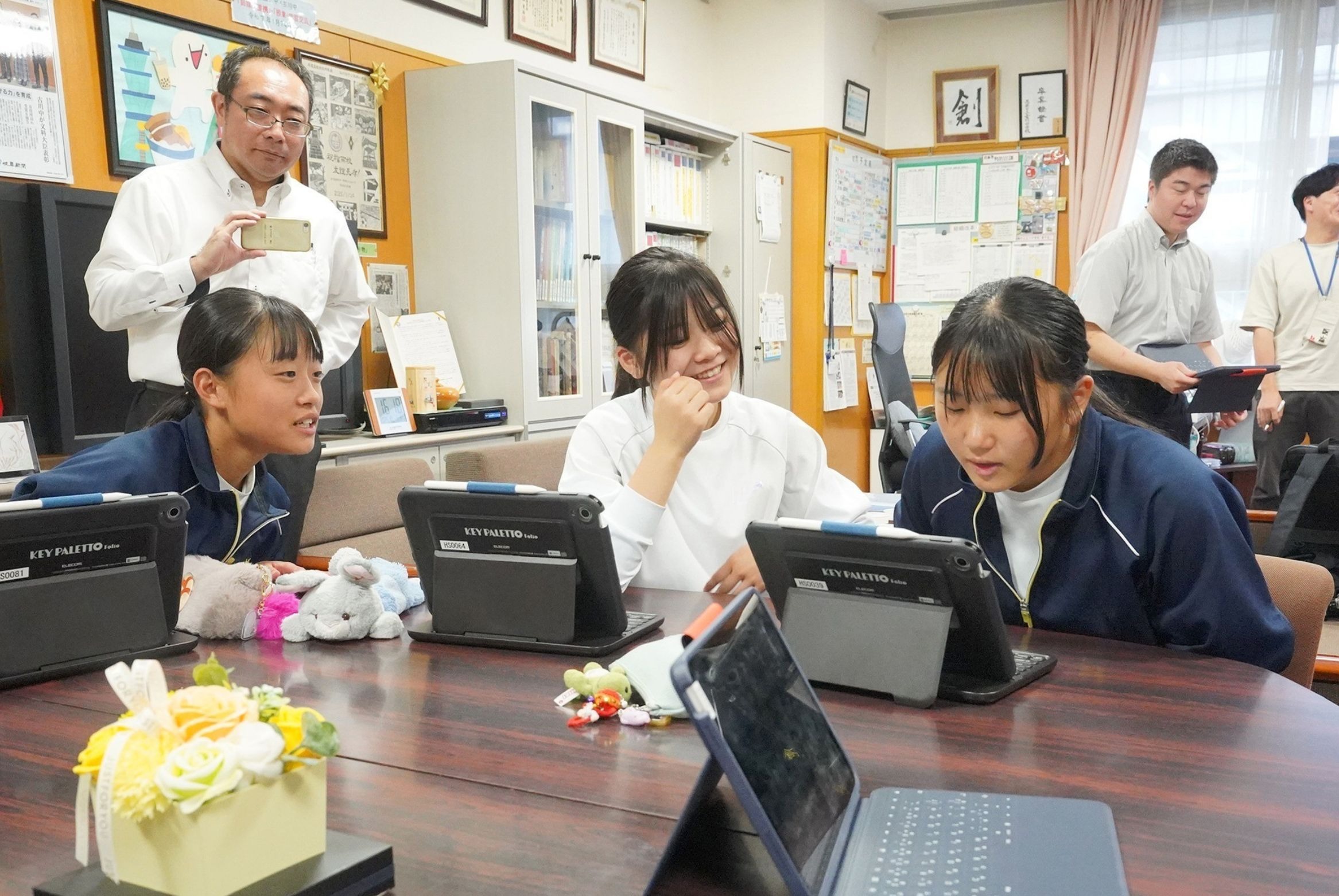 古川中学校の生徒が対話型AIキャラクターの開発に協力