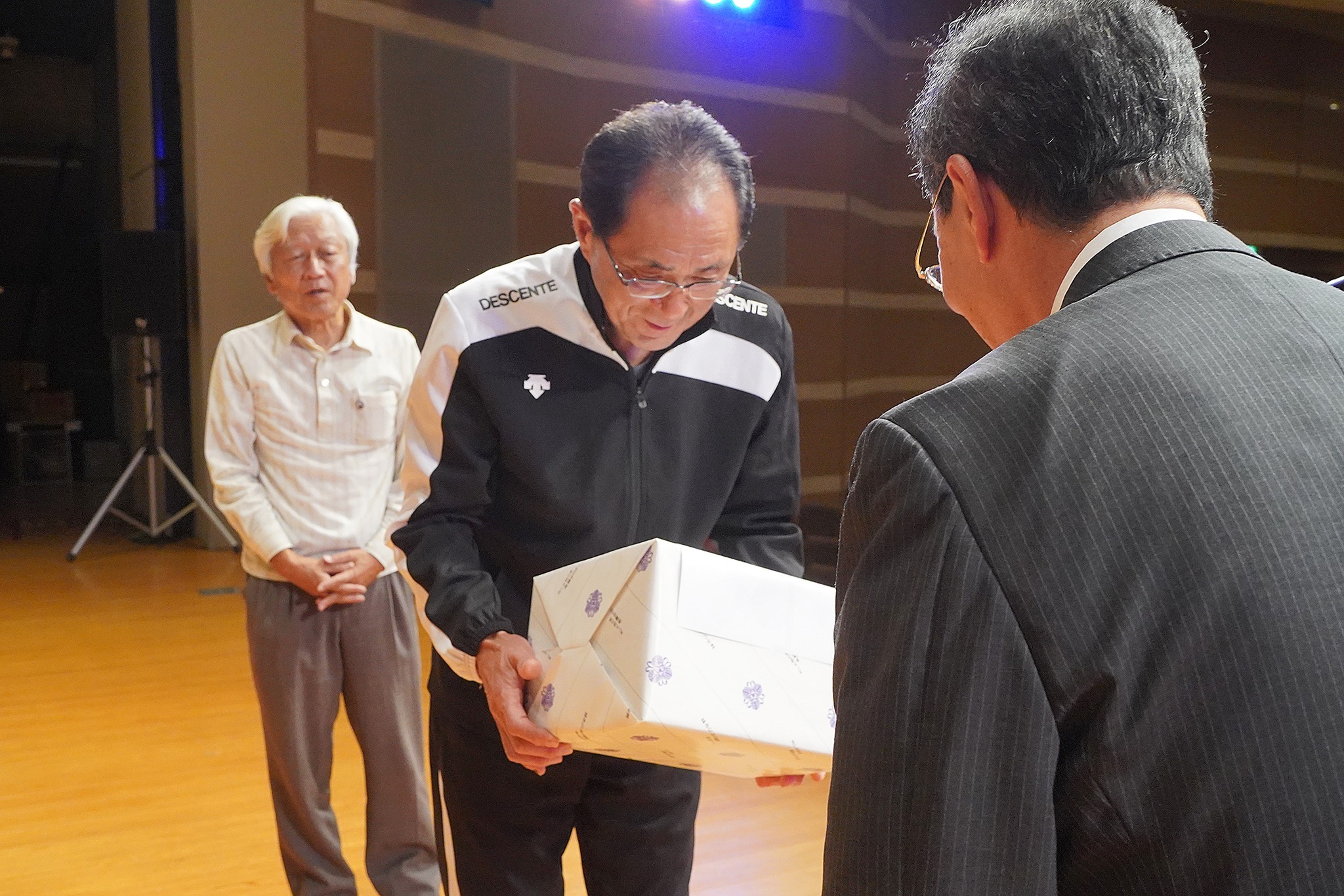 ねんりんピック・サッカー交流大会の監督会議や表彰式が行われました