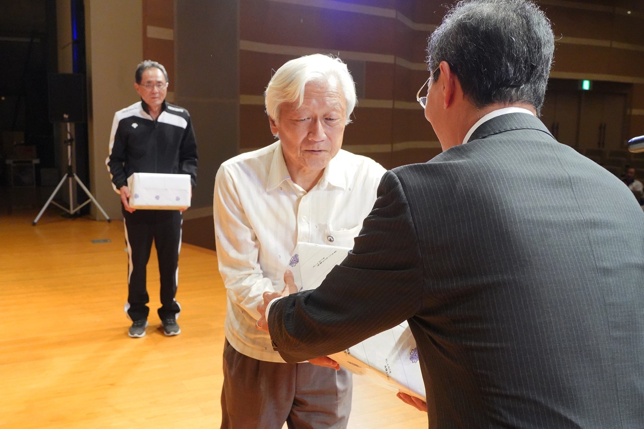 ねんりんピック・サッカー交流大会の監督会議や表彰式が行われました