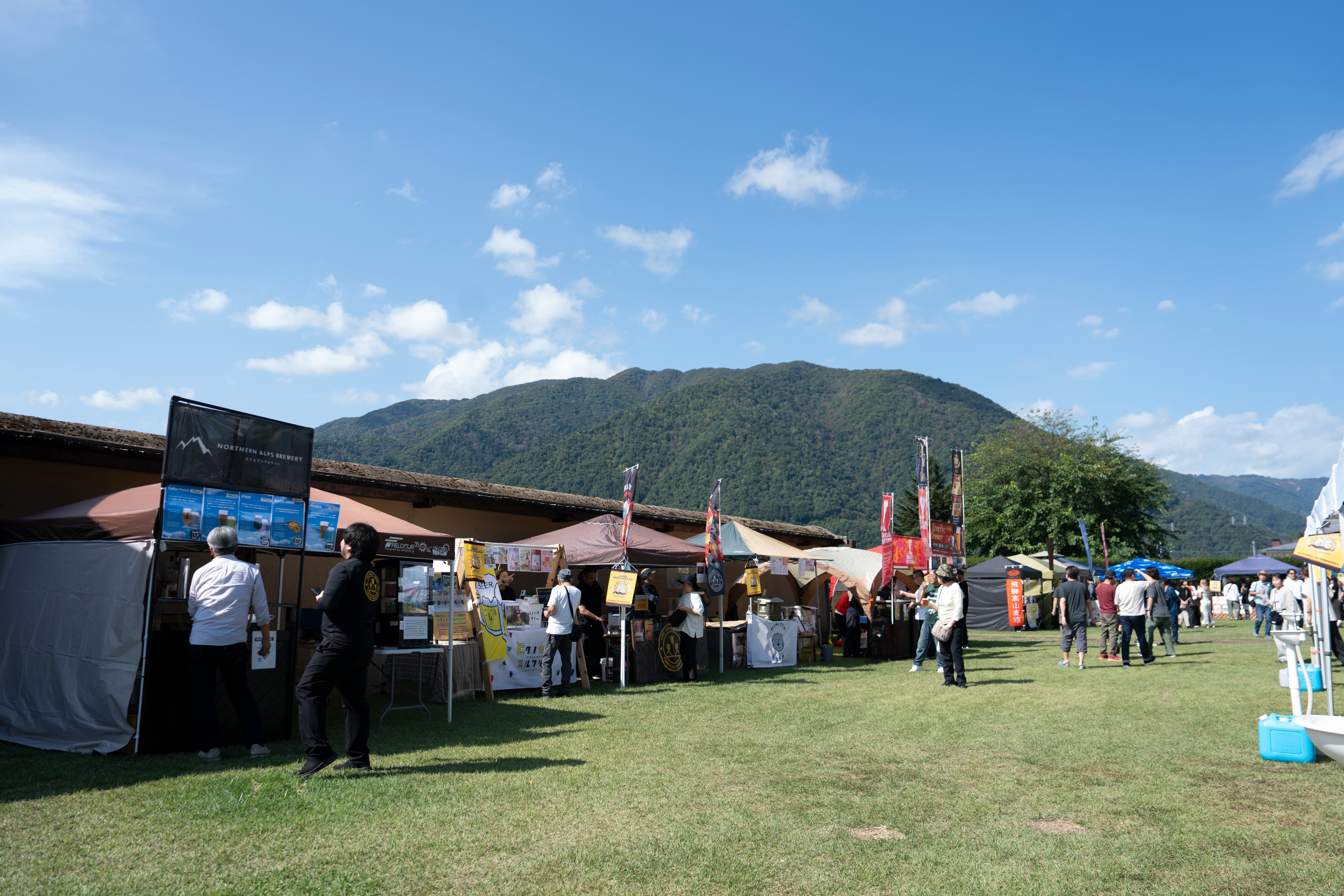 江馬氏館跡公園で「カミオカオクトーバーフェスト2025」を開催