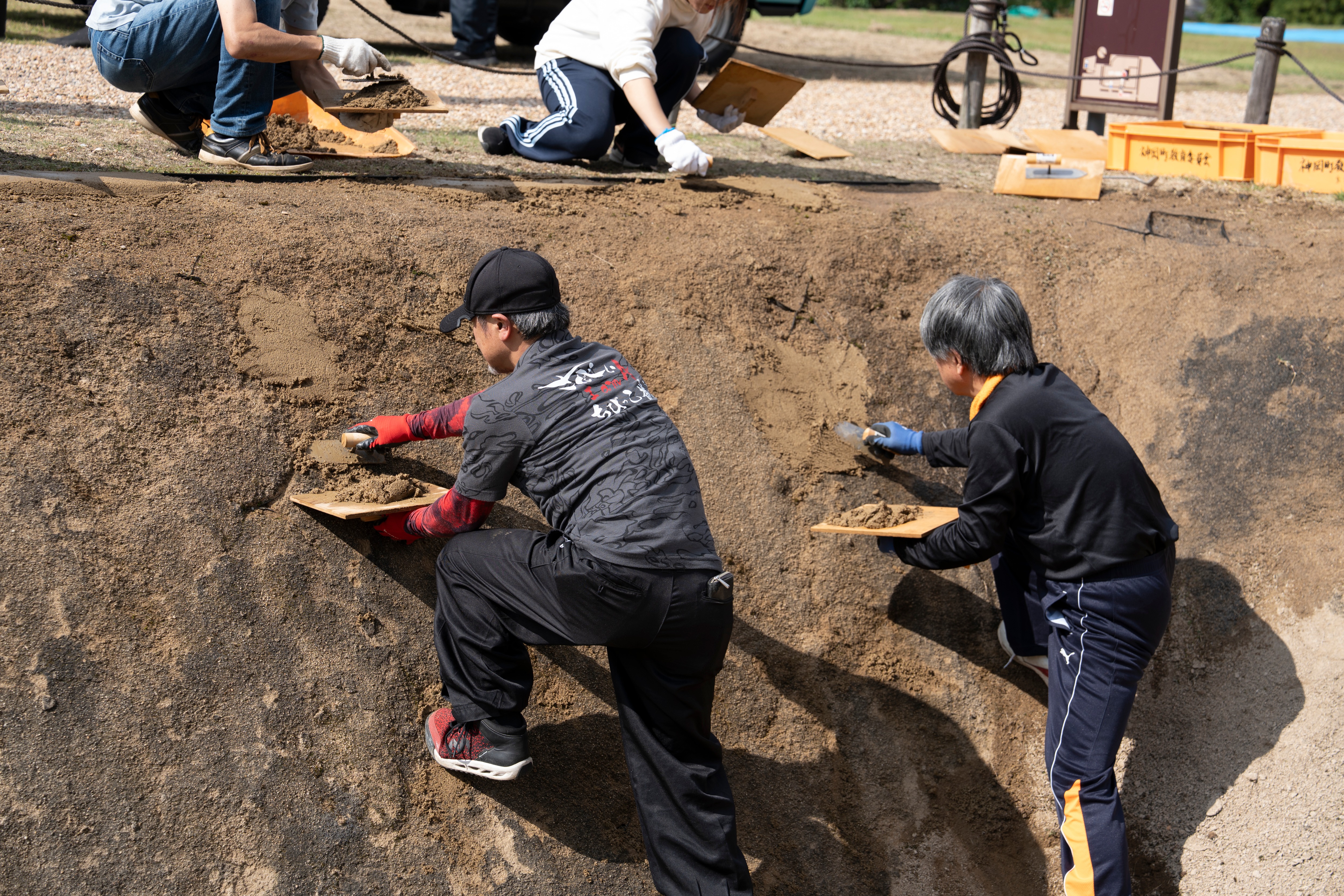 江馬氏館跡で空堀の修復体験ワークショップ