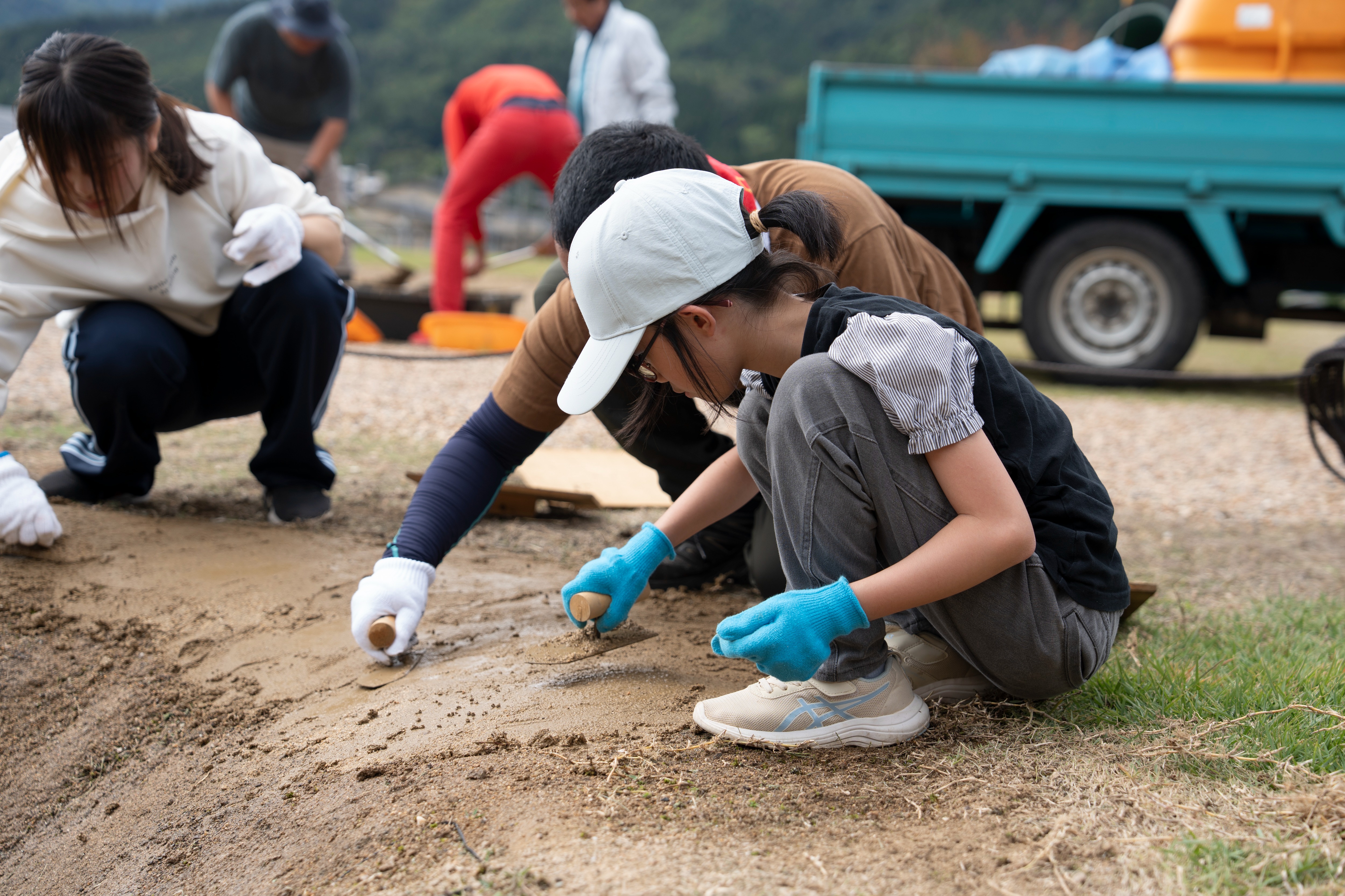江馬氏館跡で空堀の修復体験ワークショップ