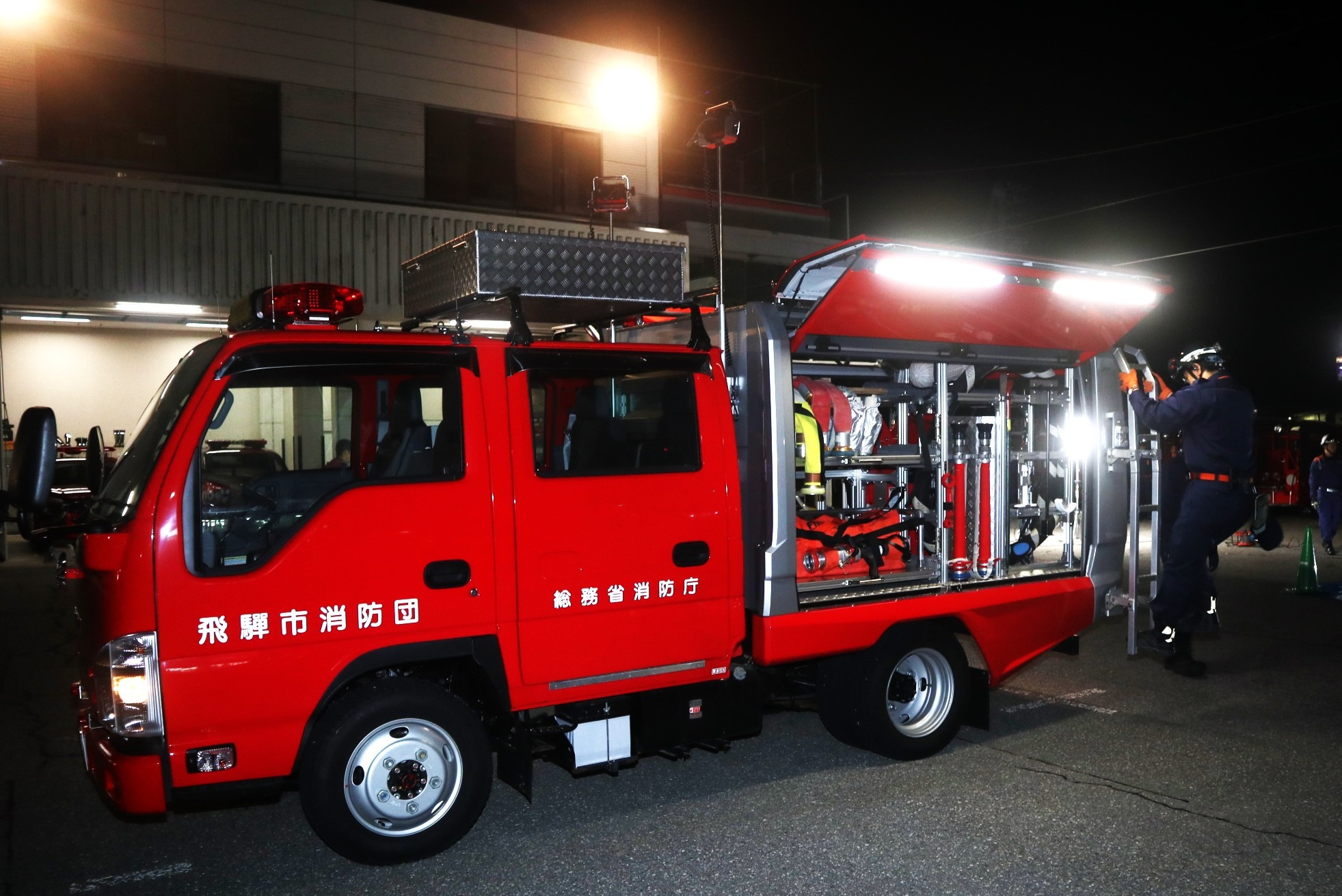 地震発生時など災害に備え、救助用資機材の取り扱い訓練を実施