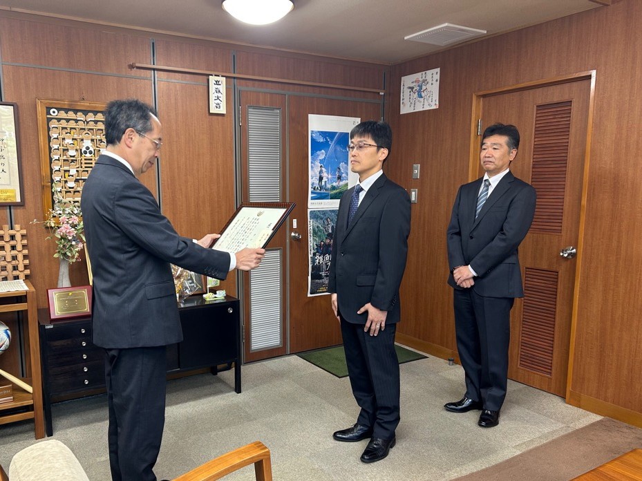 献血50回を越えられた方へ感謝状を贈りました