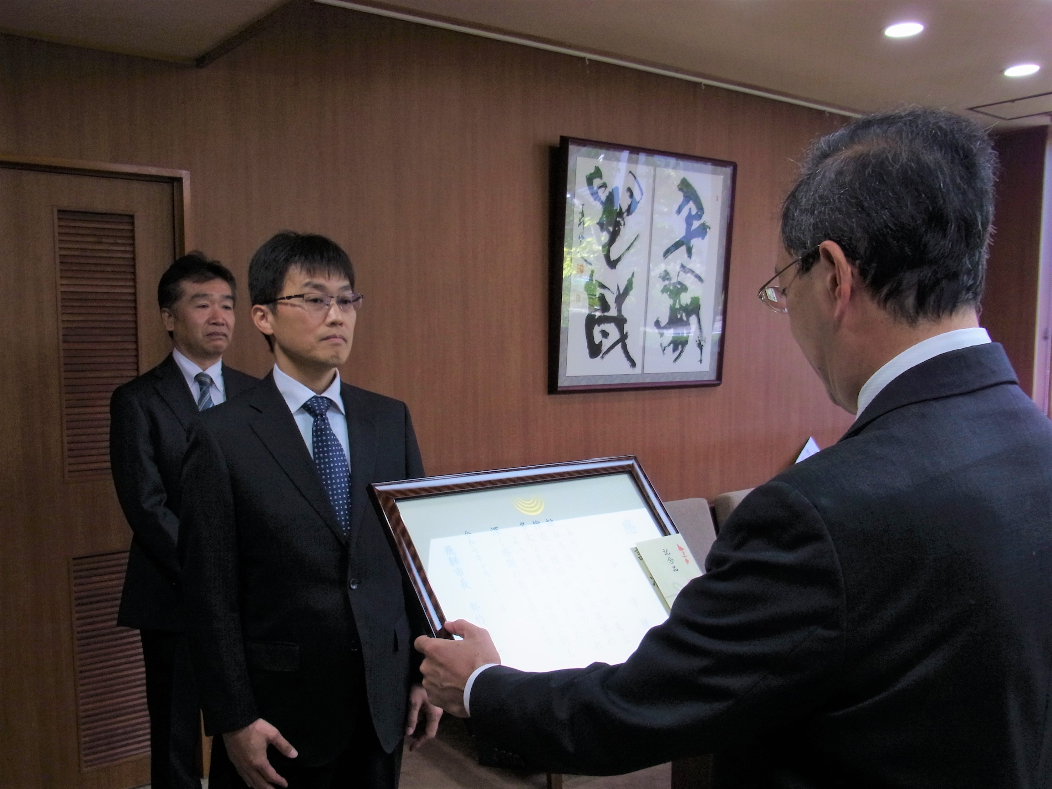 献血50回を越えられた方へ感謝状を贈りました