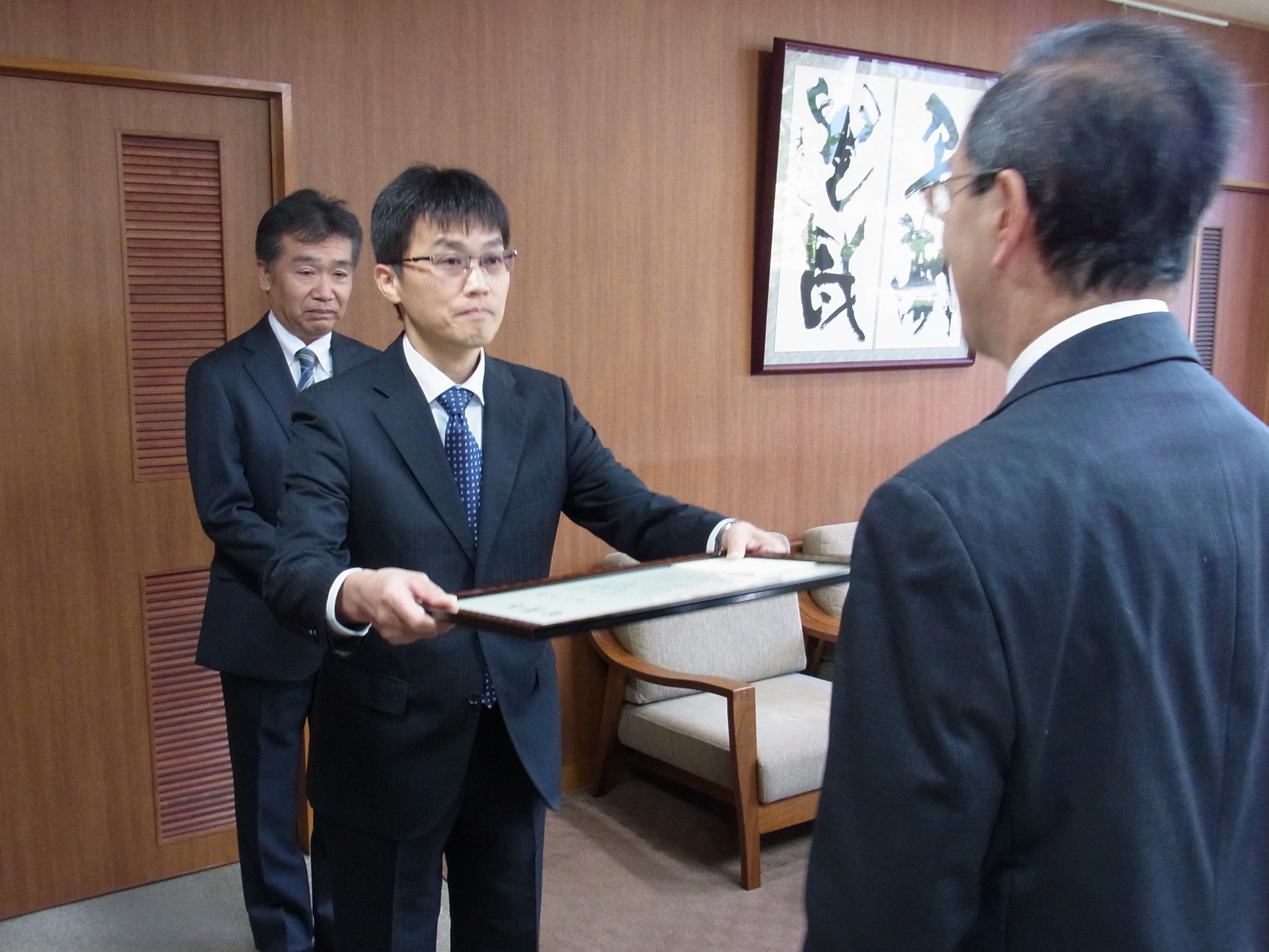 献血50回を越えられた方へ感謝状を贈りました