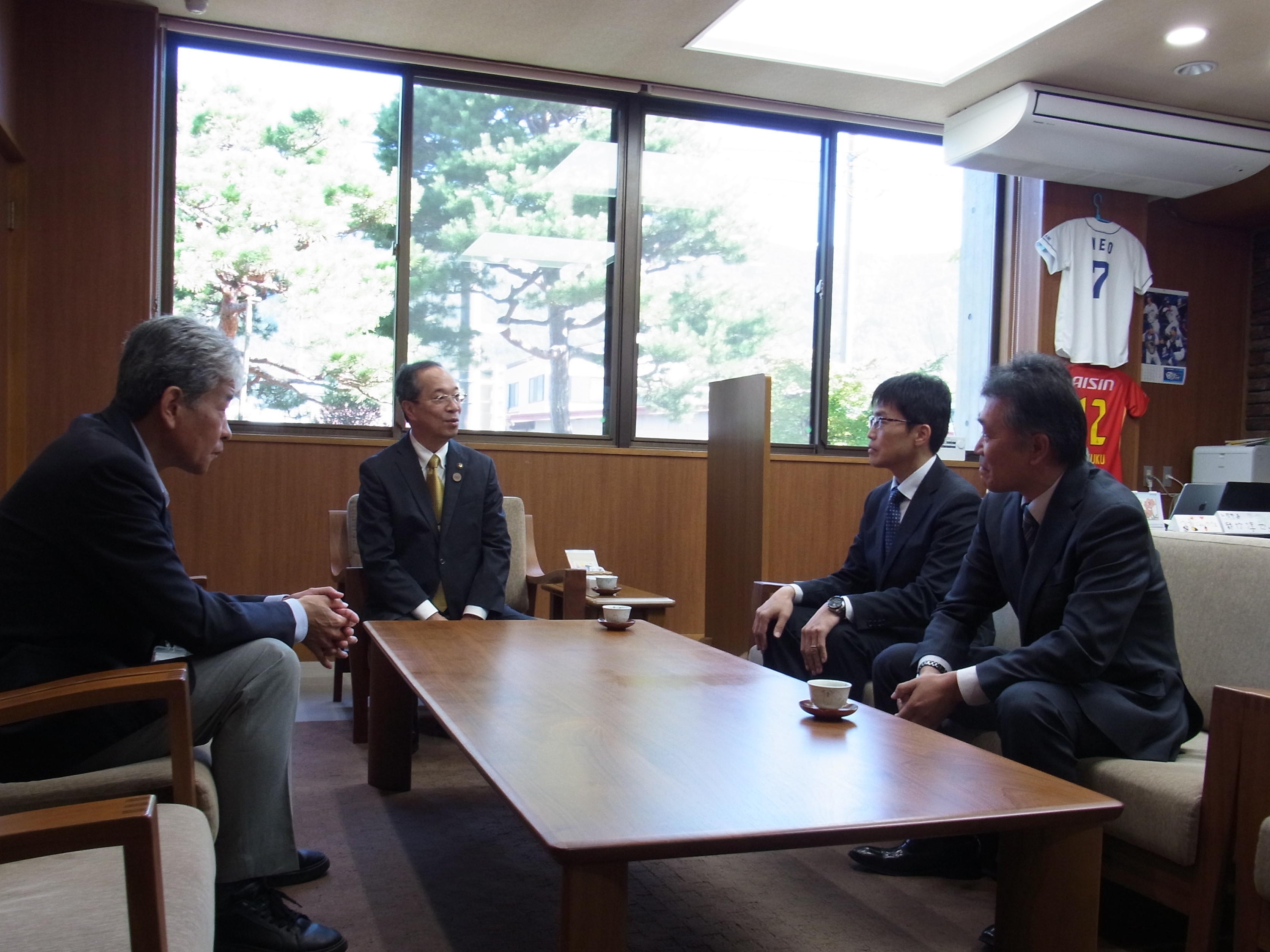 献血50回を越えられた方へ感謝状を贈りました