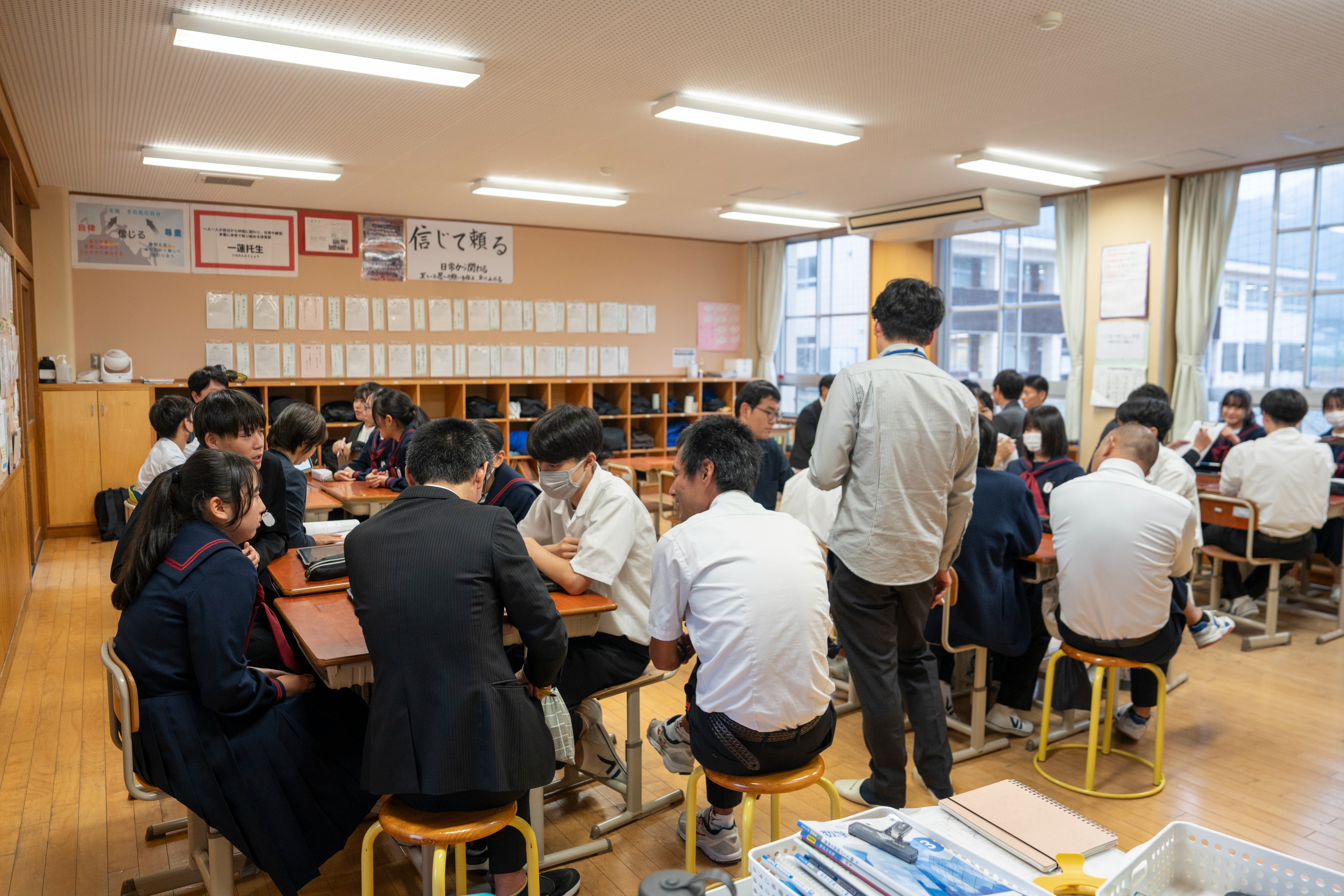 神岡中3年生が授業研究会に参加し意見を交流