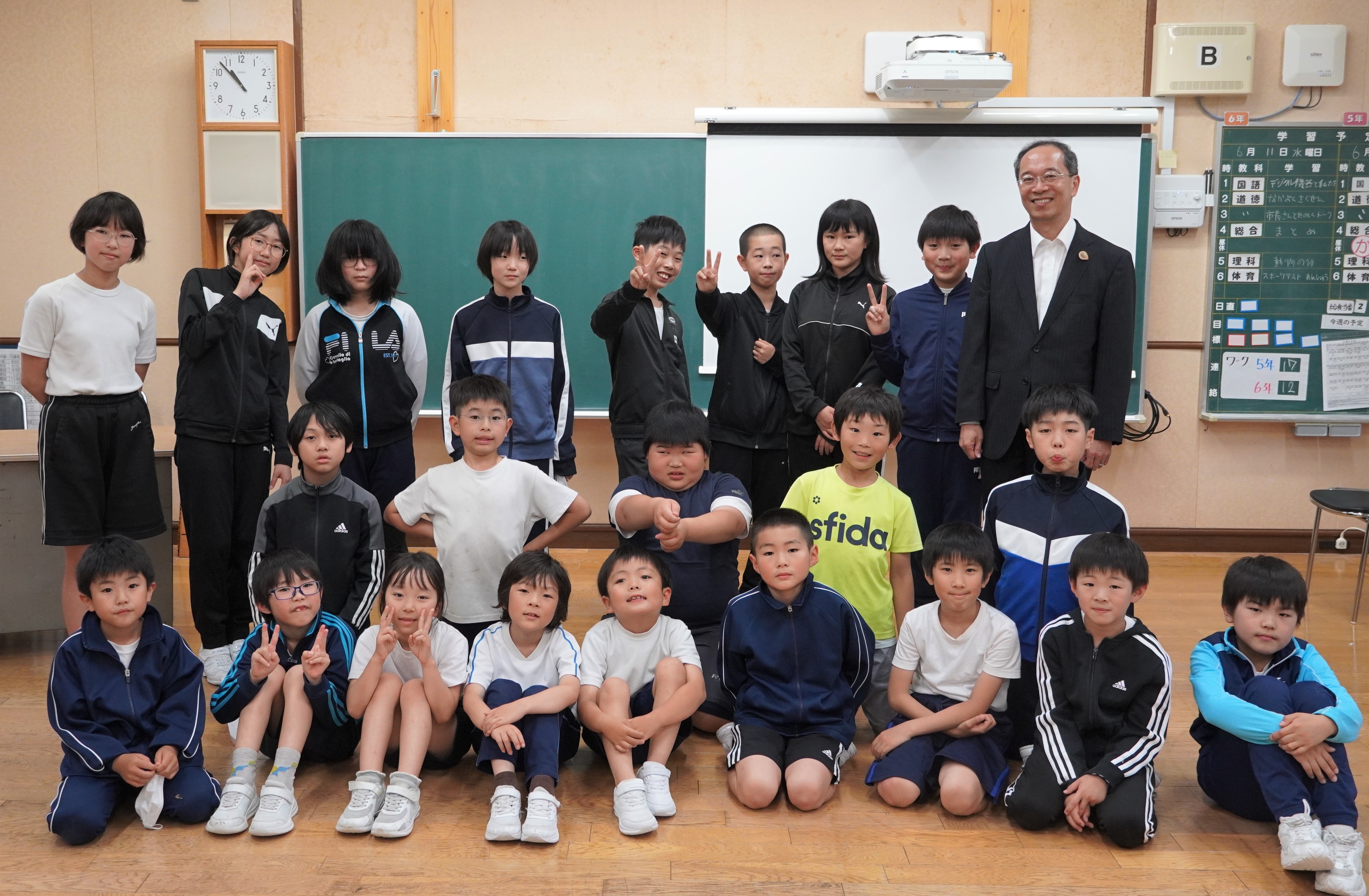都竹市長が河合小学校を訪問し児童と語り合いました