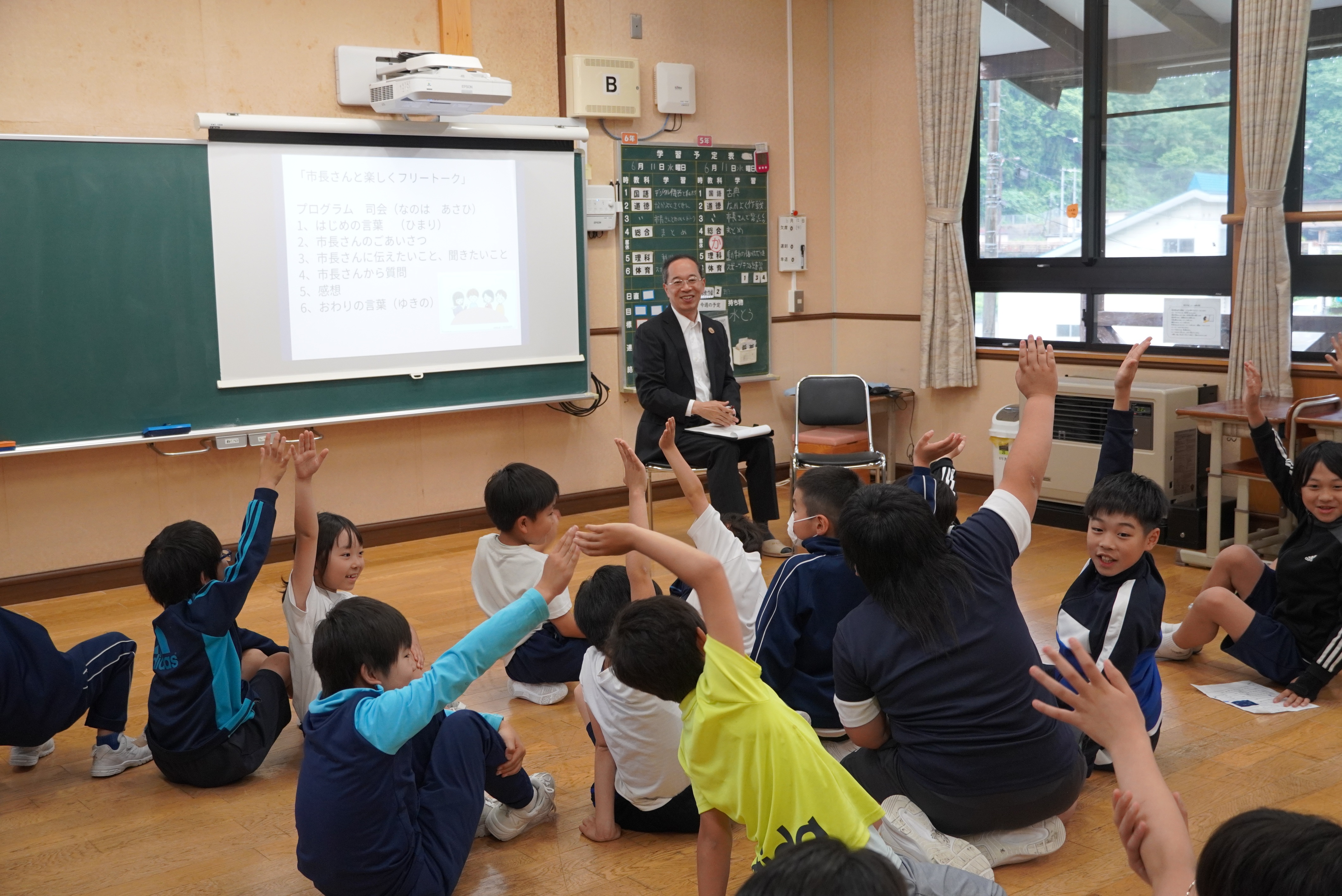 都竹市長が河合小学校を訪問し児童と語り合いました