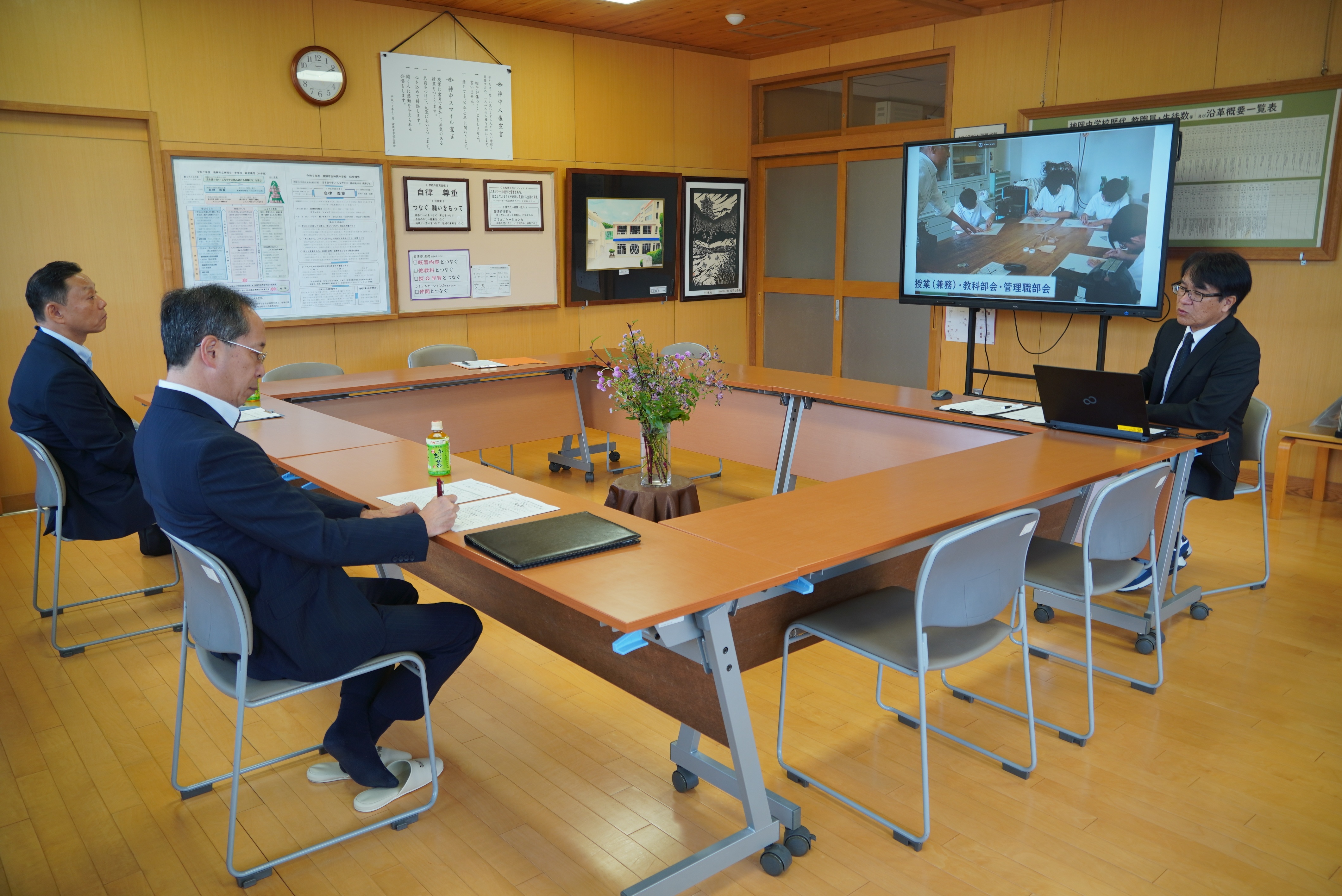 都竹市長が神岡中学校を訪問し生徒と意見交換をしました