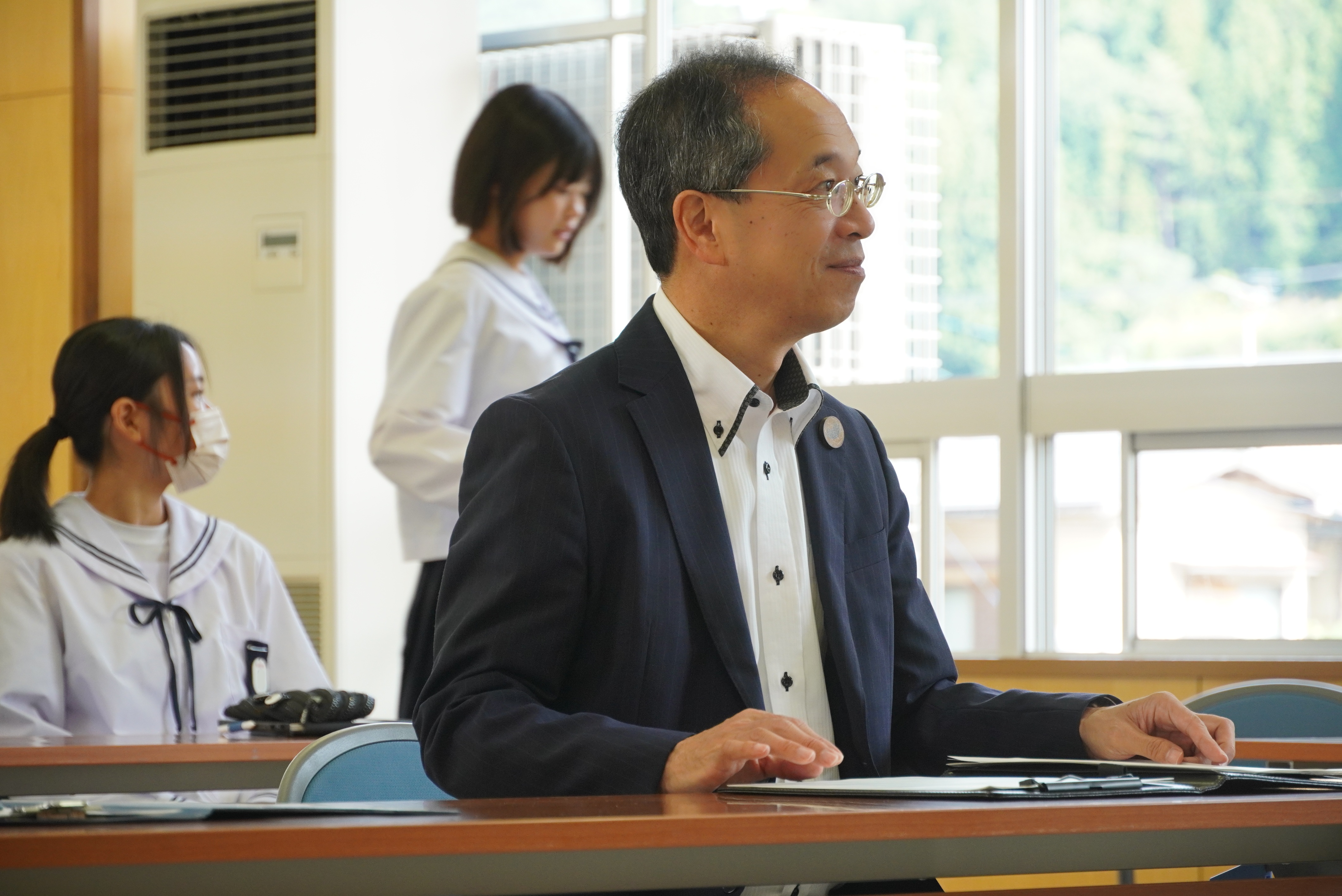 都竹市長が神岡中学校を訪問し生徒と意見交換をしました