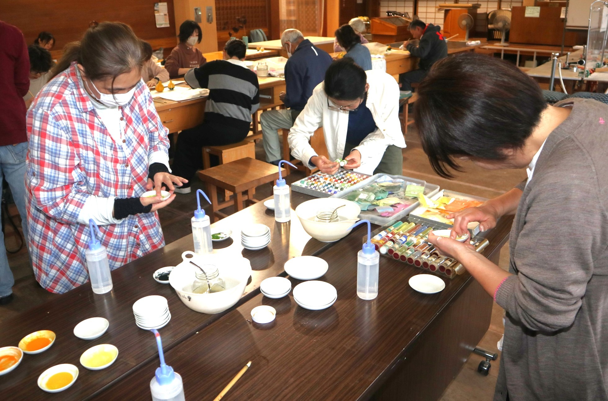 院友・岡部巌氏による「日本画教室」が開かれました