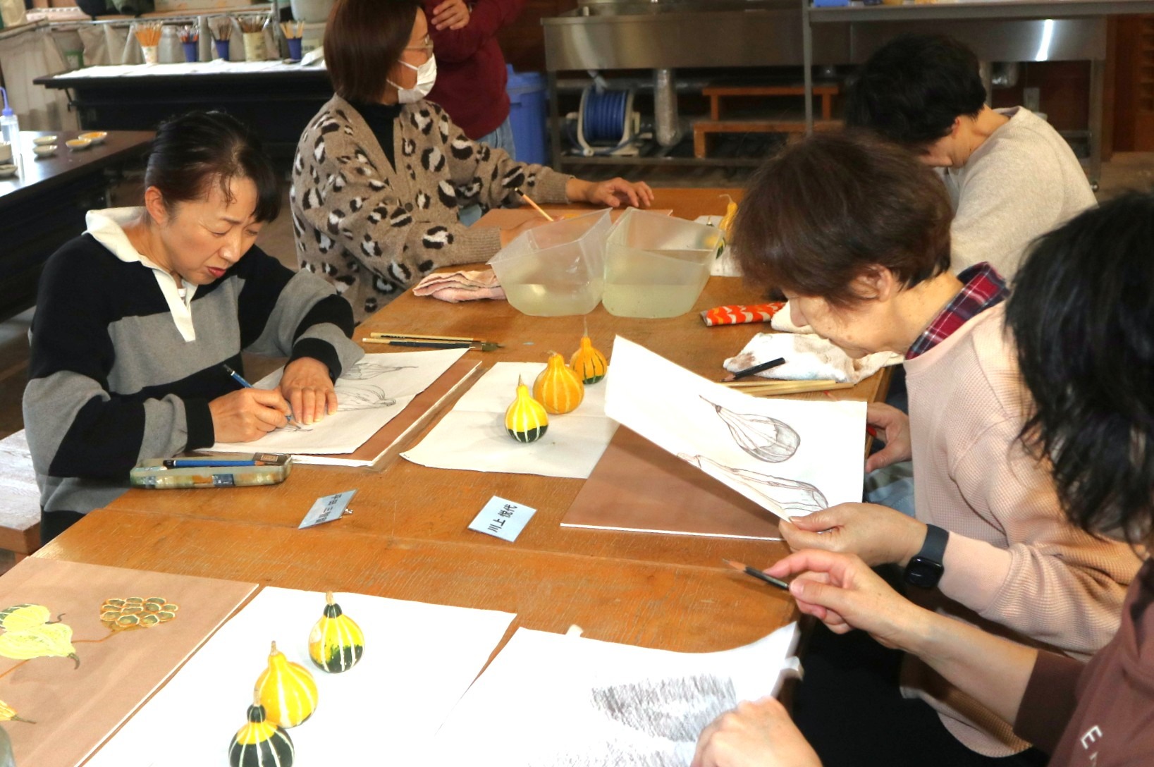 院友・岡部巌氏による「日本画教室」が開かれました