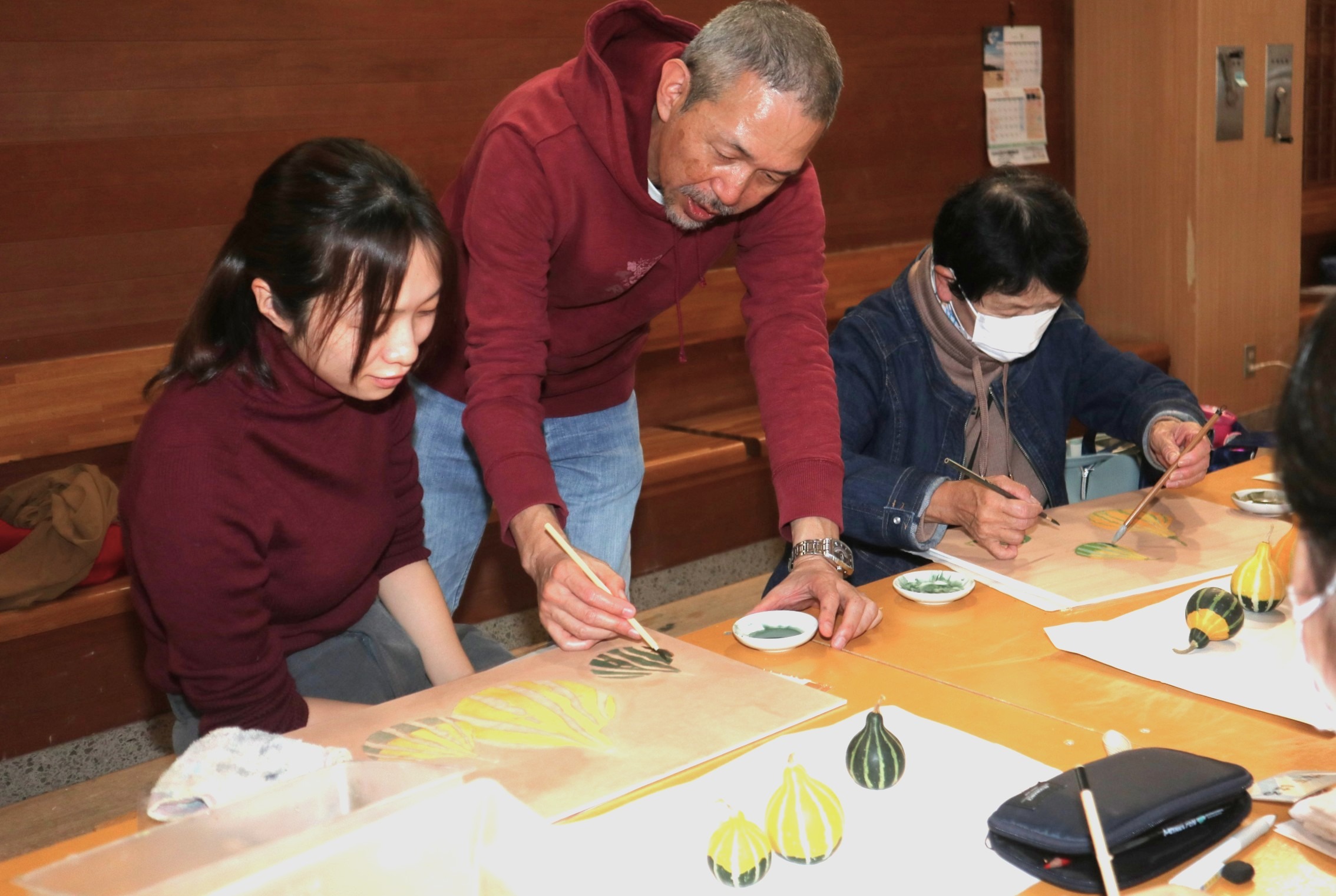 院友・岡部巌氏による「日本画教室」が開かれました