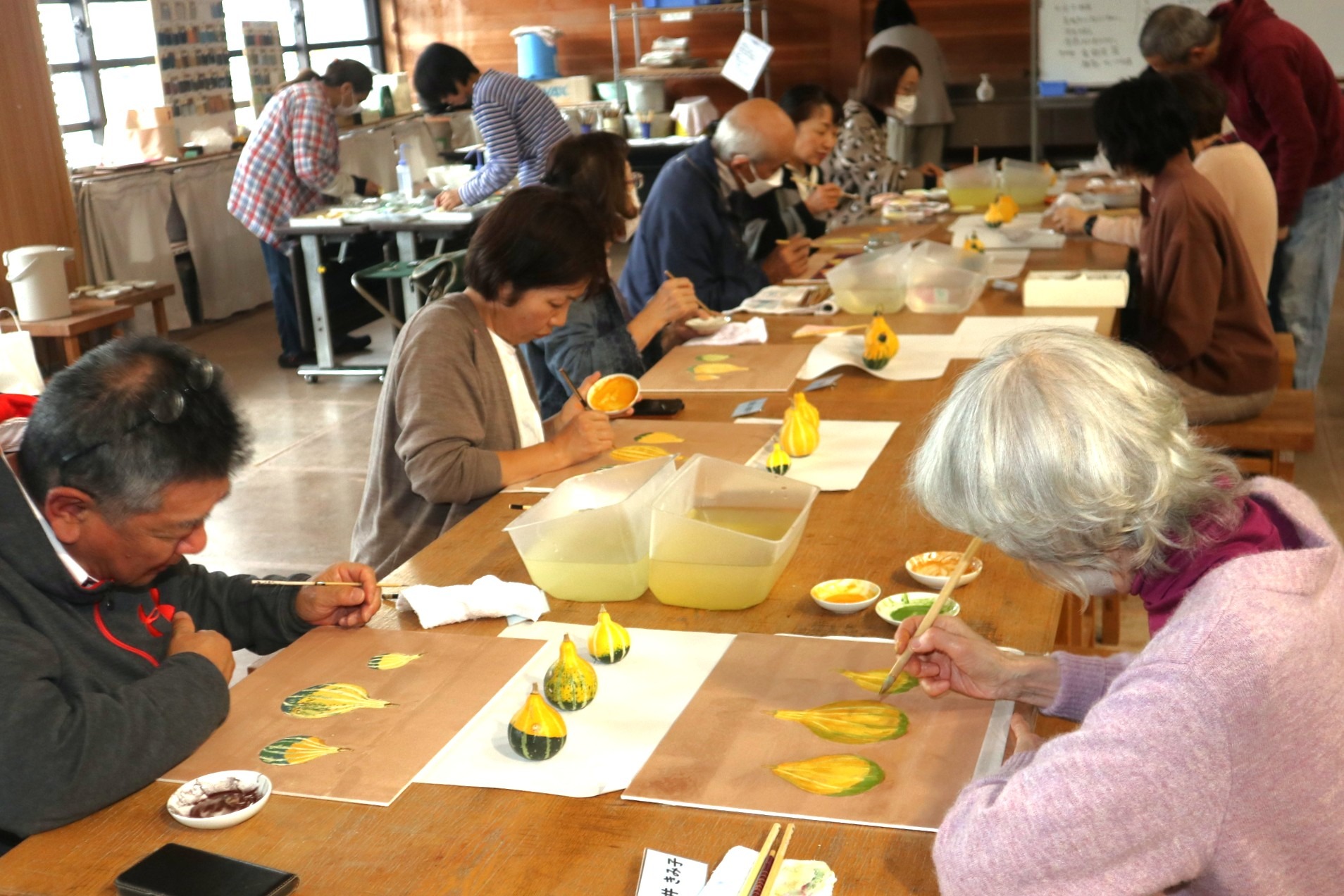 院友・岡部巌氏による「日本画教室」が開かれました