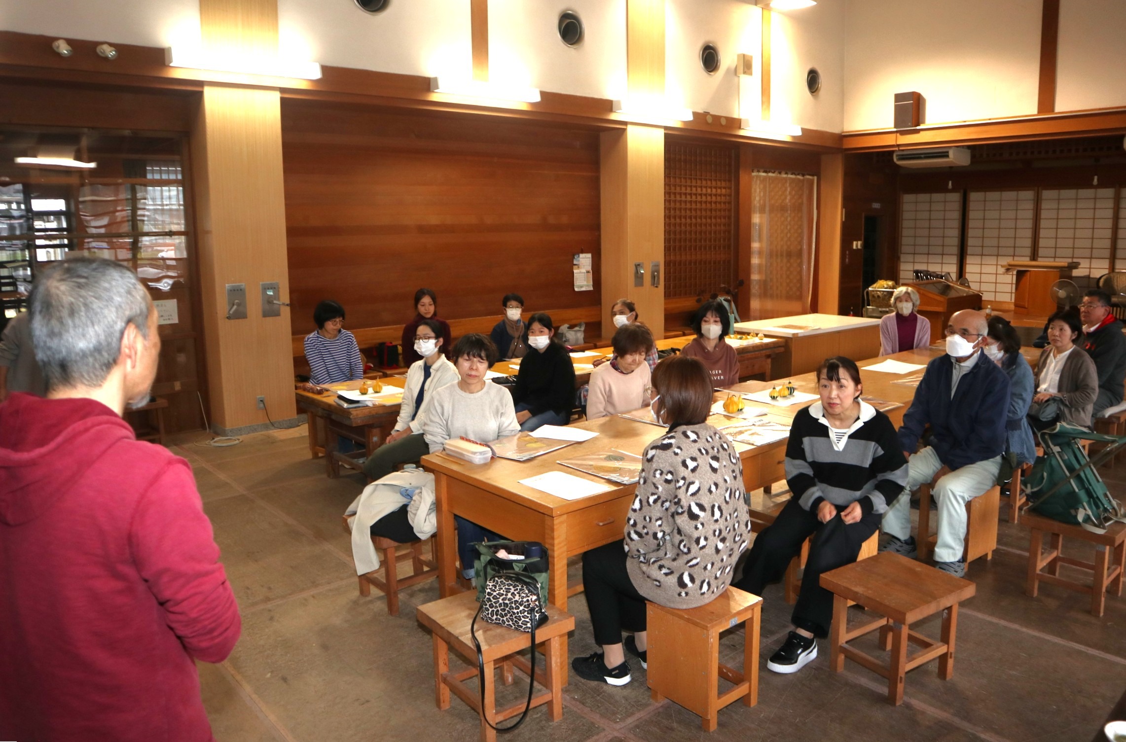 院友・岡部巌氏による「日本画教室」が開かれました