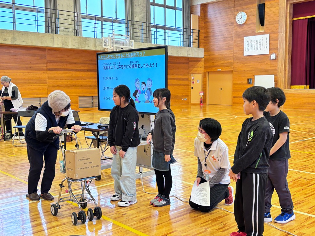 中学年の声掛けの様子