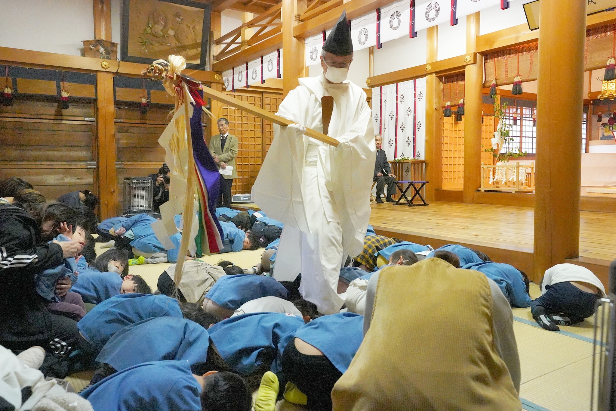 さくら保育園の園児が大歳神社で七五三参り
