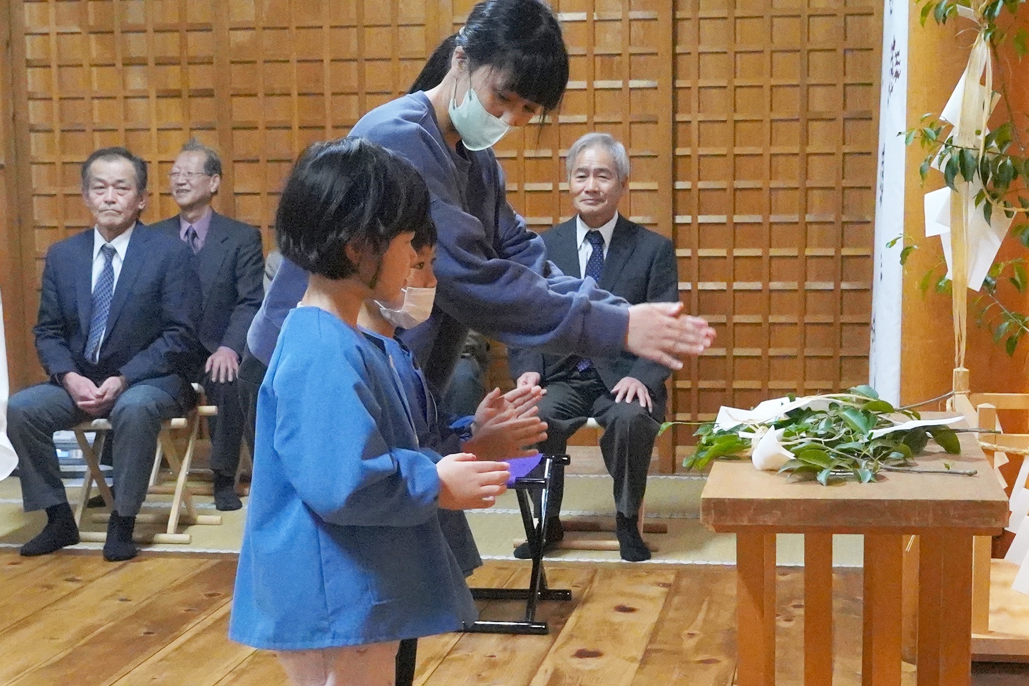 さくら保育園の園児が大歳神社で七五三参り