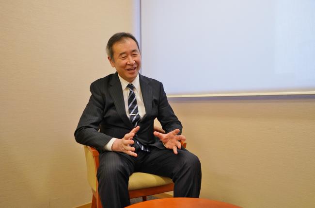 梶田先生がインタビューをうけている画像