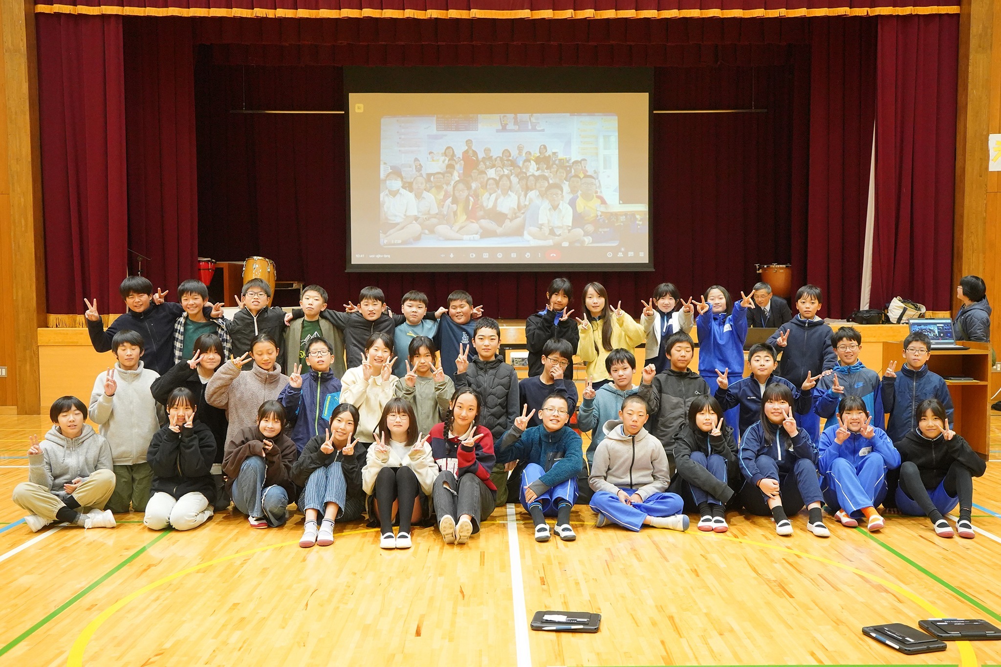 台湾・新港郷の月眉國小学校と古川西小学校の児童が交流