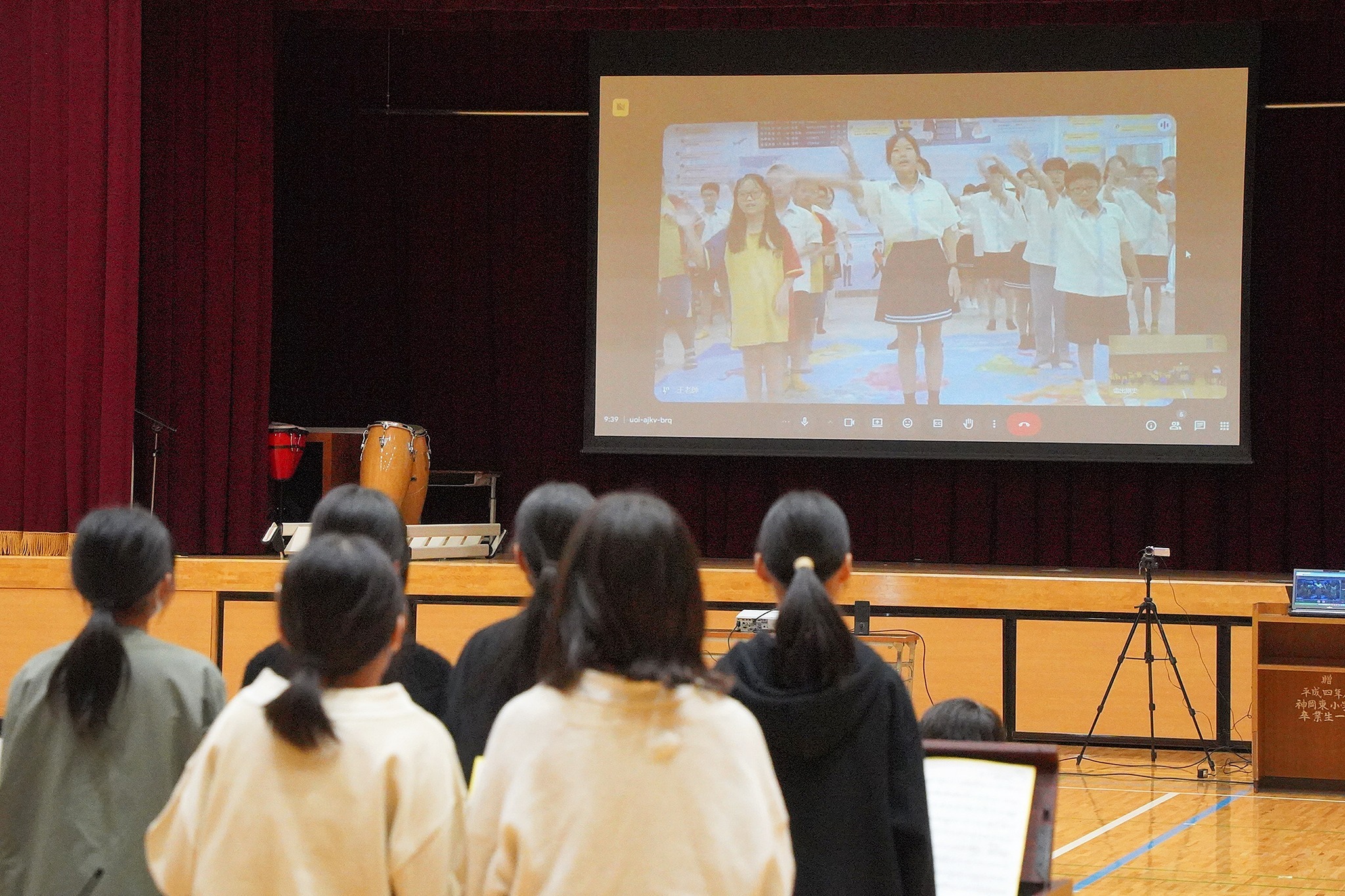 台湾・新港郷の月眉國小学校と古川西小学校の児童が交流