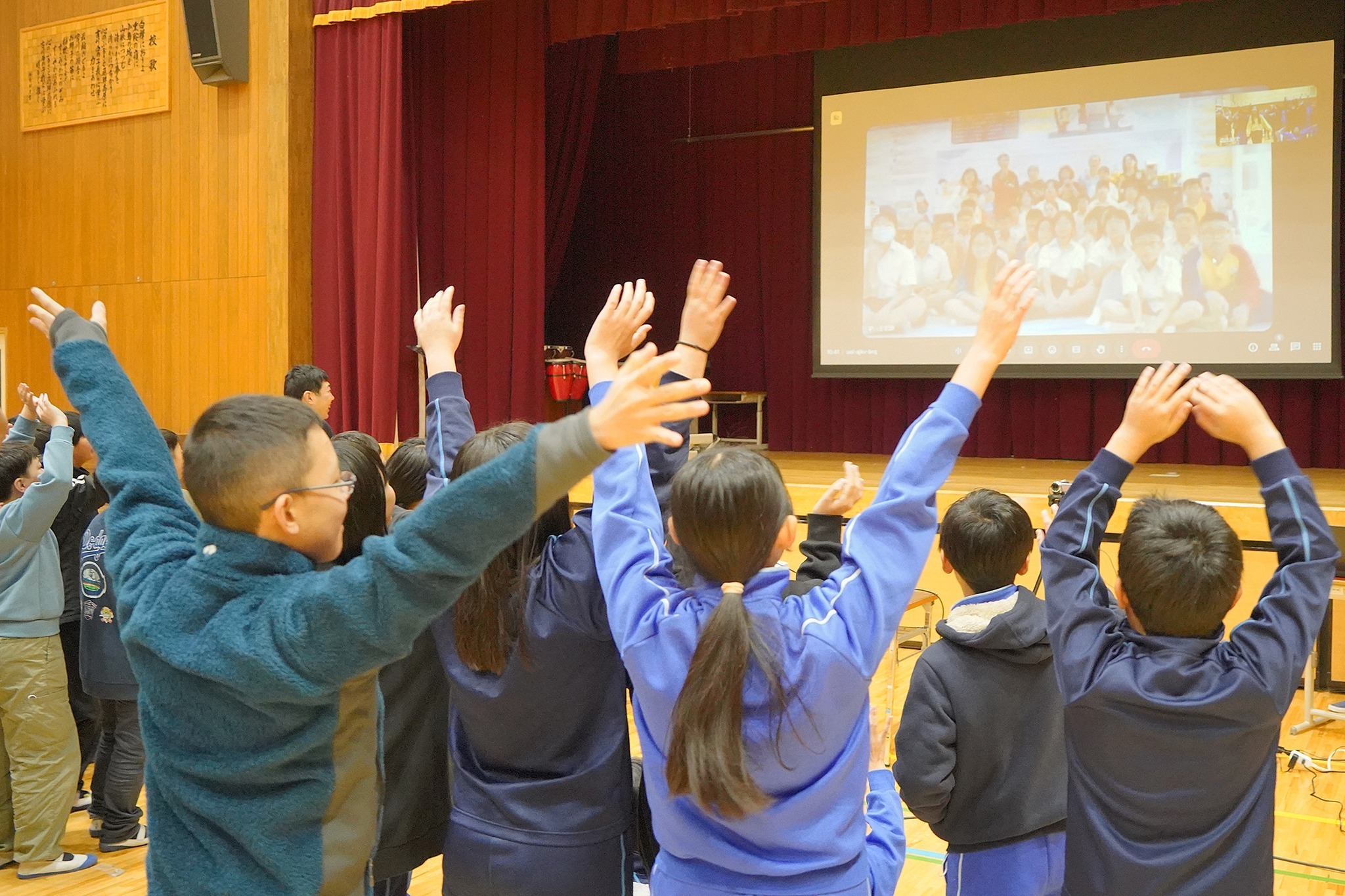 台湾・新港郷の月眉國小学校と古川西小学校の児童が交流