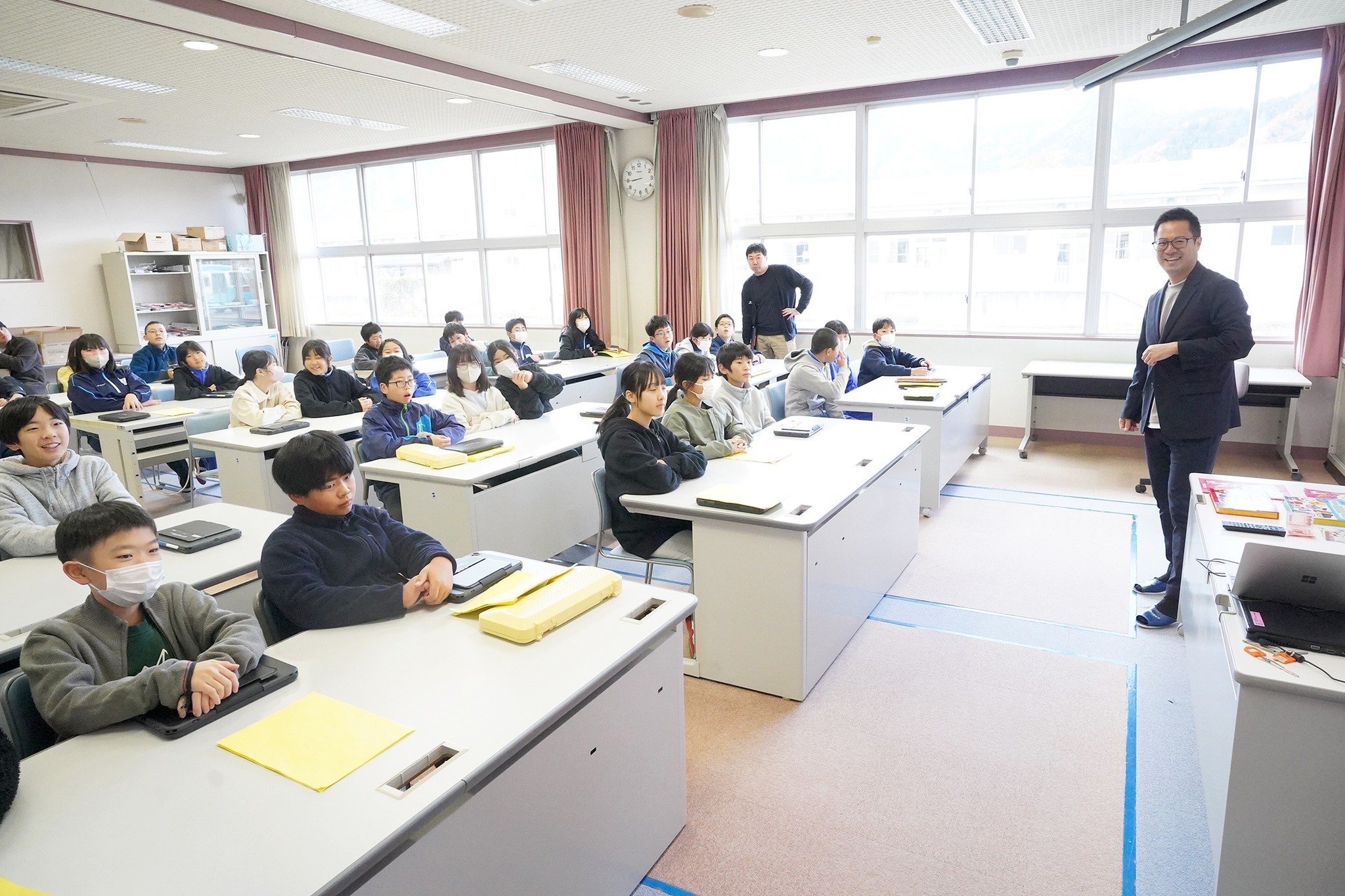 台湾・新港郷の月眉國小学校と古川西小学校の児童が交流