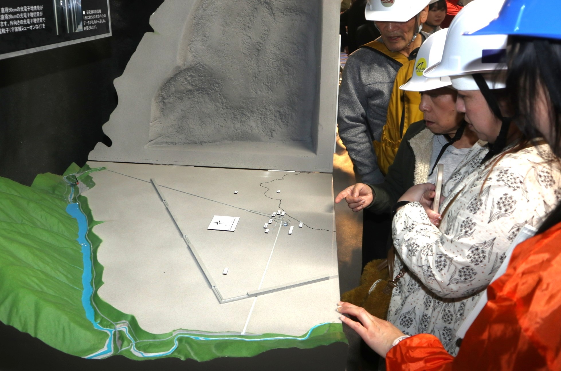 神岡町のスーパーカミオカンデ一般公開が行われました