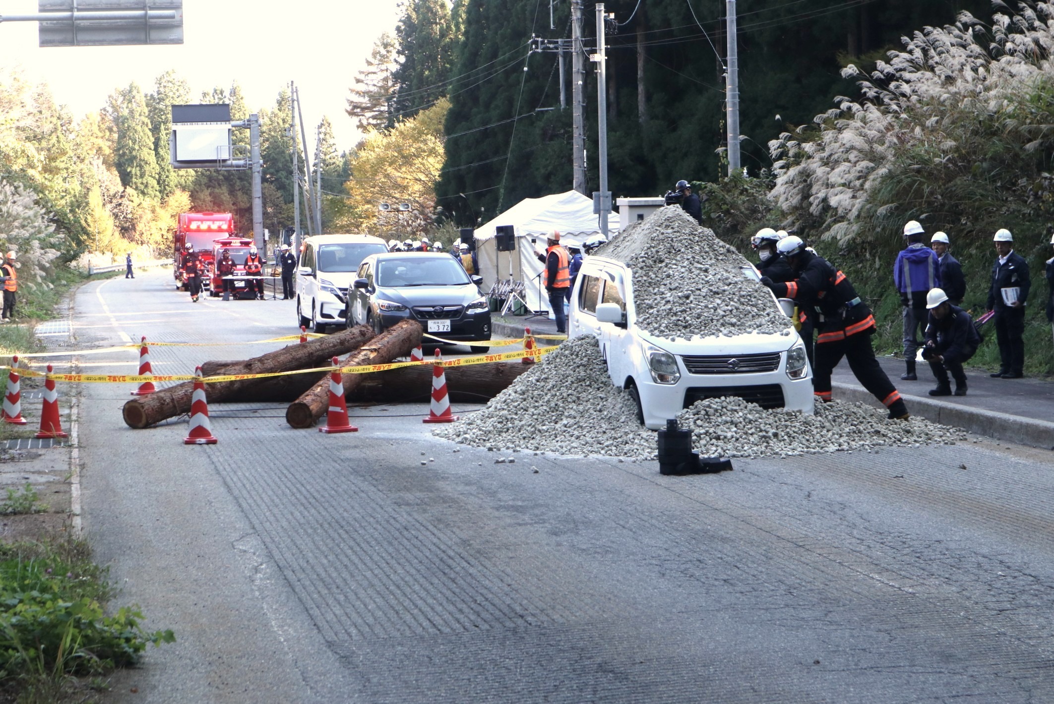 国交省と岐阜県が「道路啓開訓練」を飛騨市で実施しました