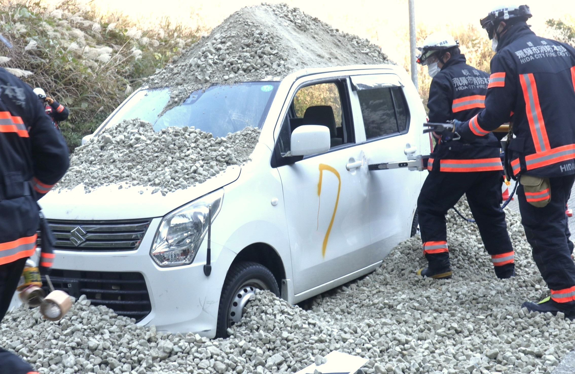 国交省と岐阜県が「道路啓開訓練」を飛騨市で実施しました