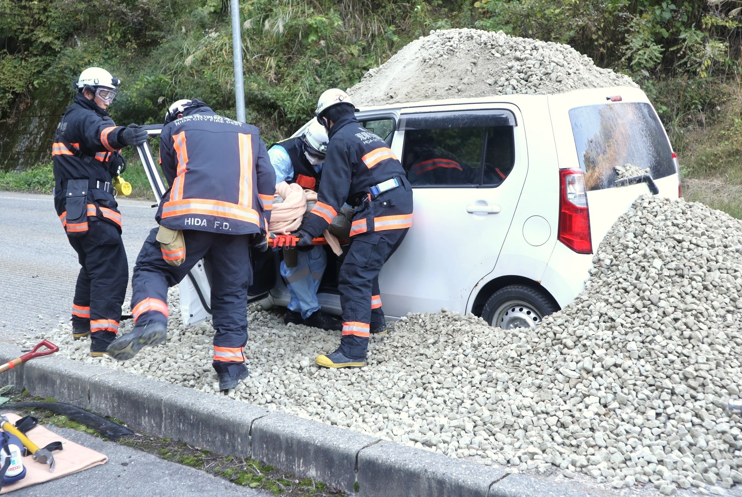 国交省と岐阜県が「道路啓開訓練」を飛騨市で実施しました