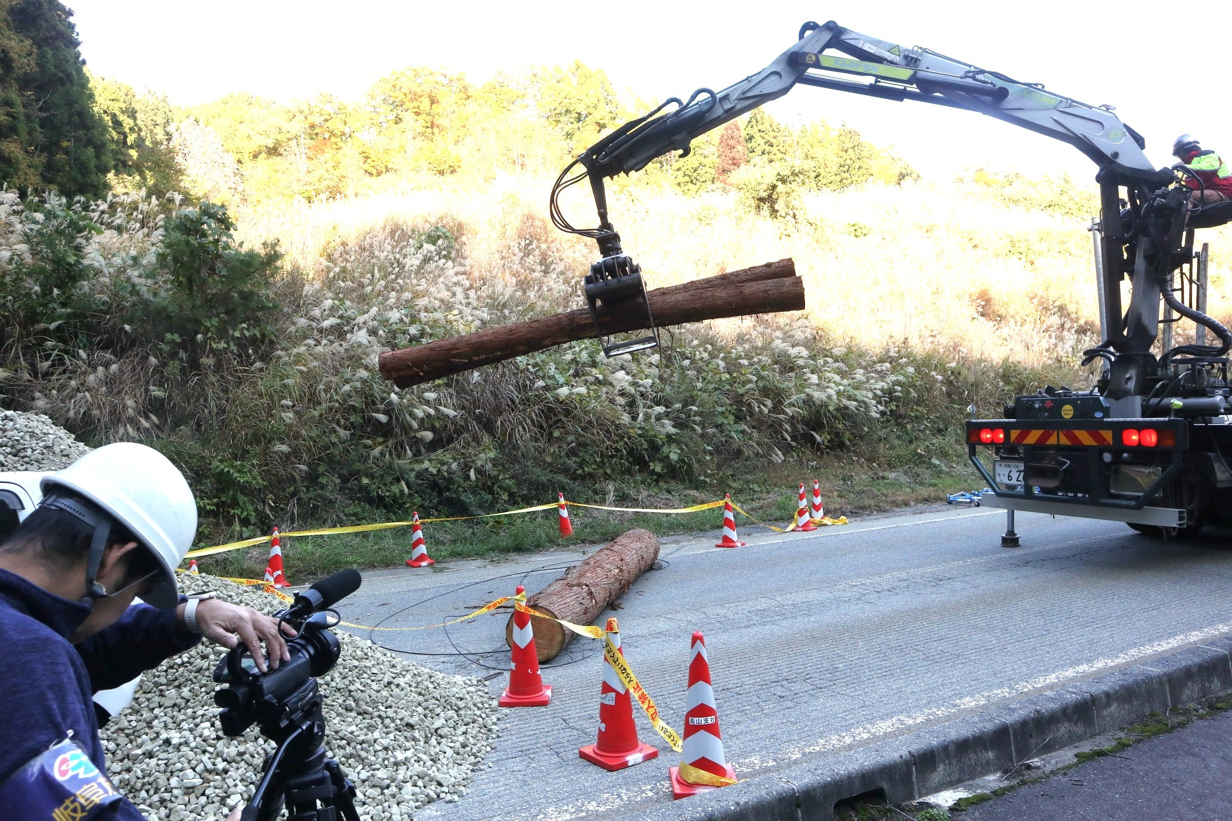 国交省と岐阜県が「道路啓開訓練」を飛騨市で実施しました