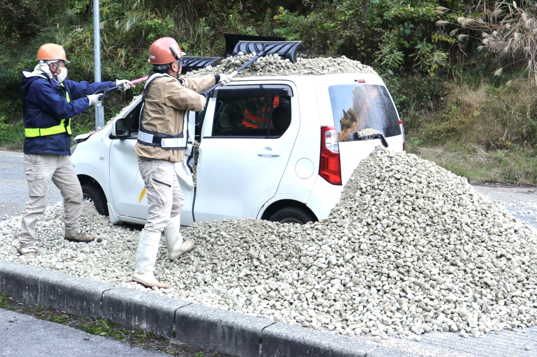 国交省と岐阜県が「道路啓開訓練」を飛騨市で実施しました