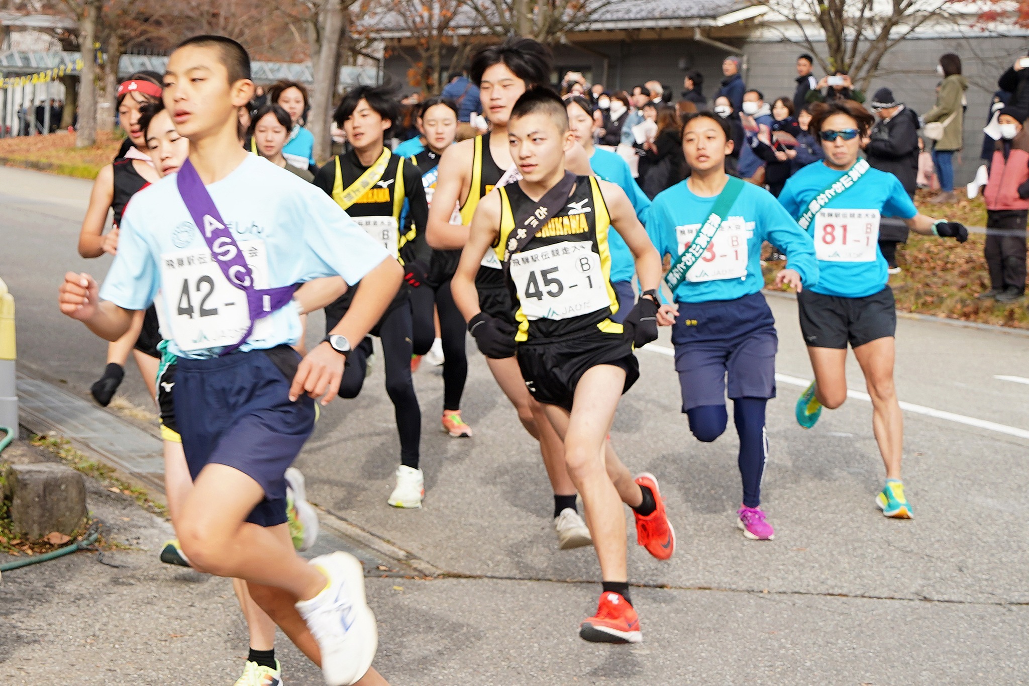 古川町市街地で飛騨駅伝競走大会が行われました