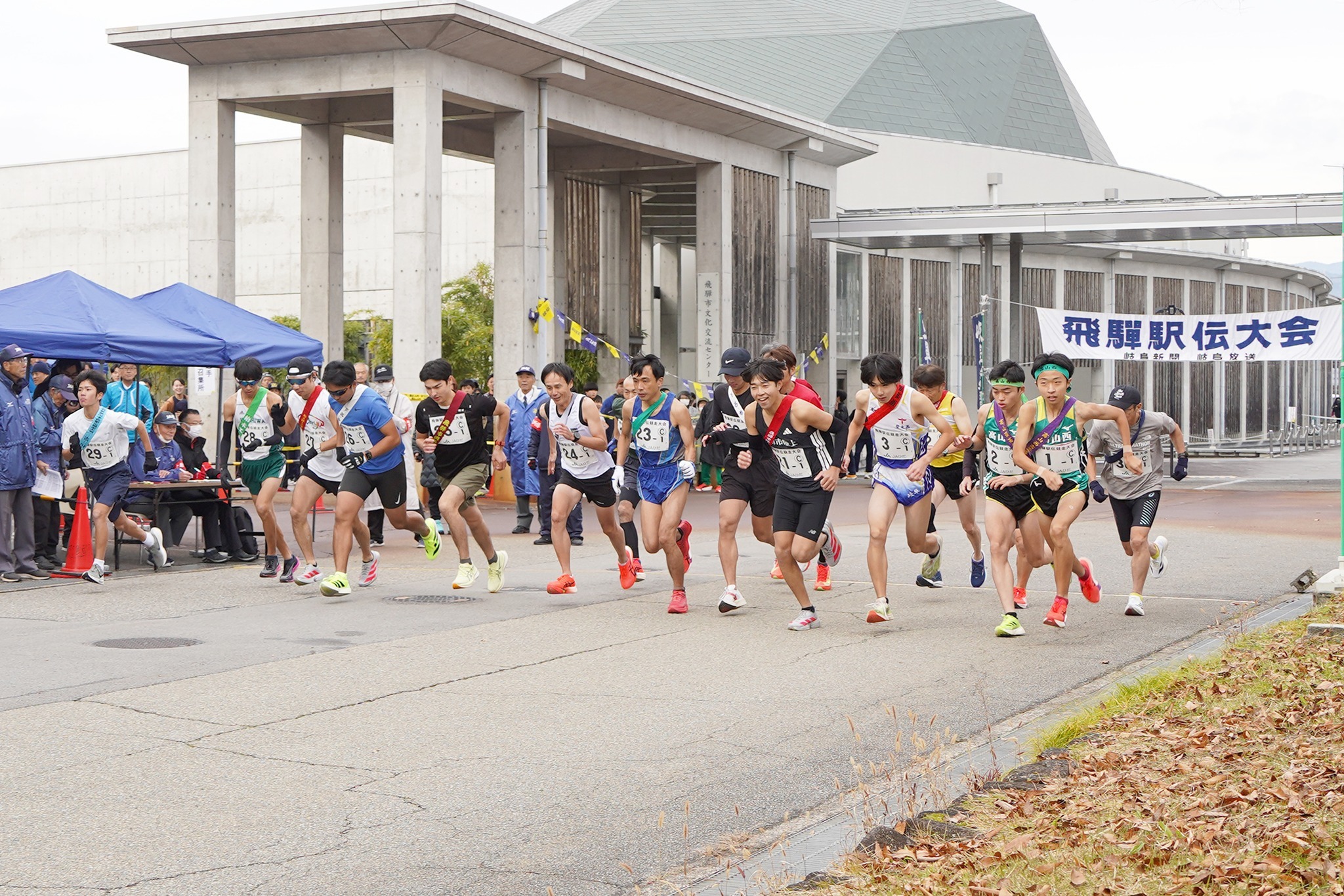 古川町市街地で飛騨駅伝競走大会が行われました
