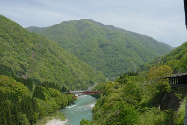 Image of pond mountain