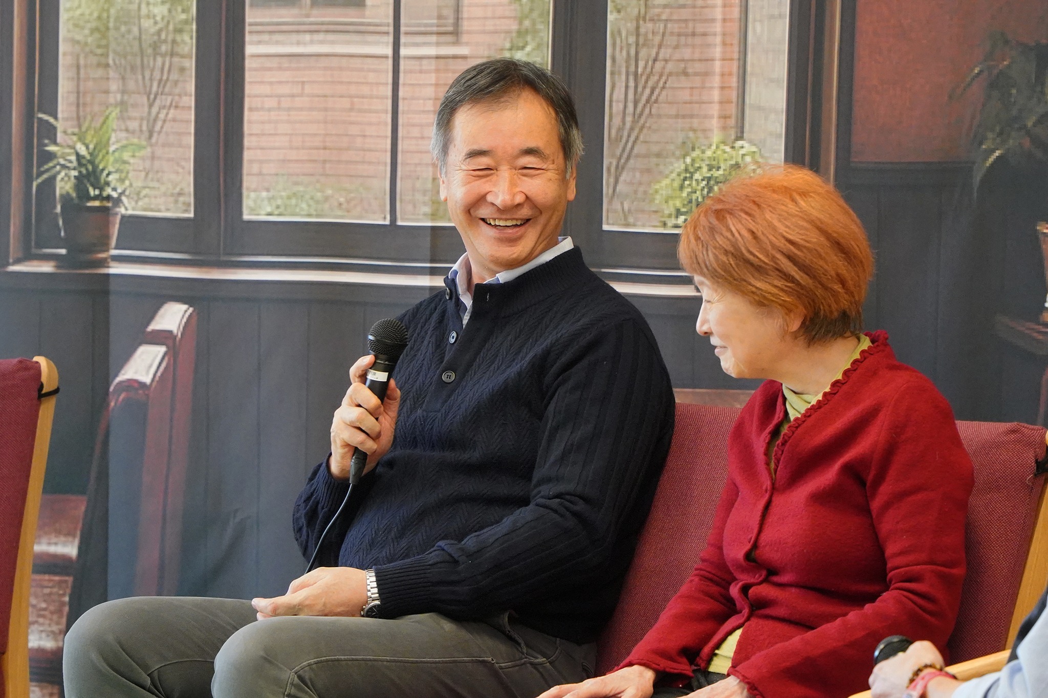 宇宙物理学の研究者や著名人を招いたトークショーが開かれました