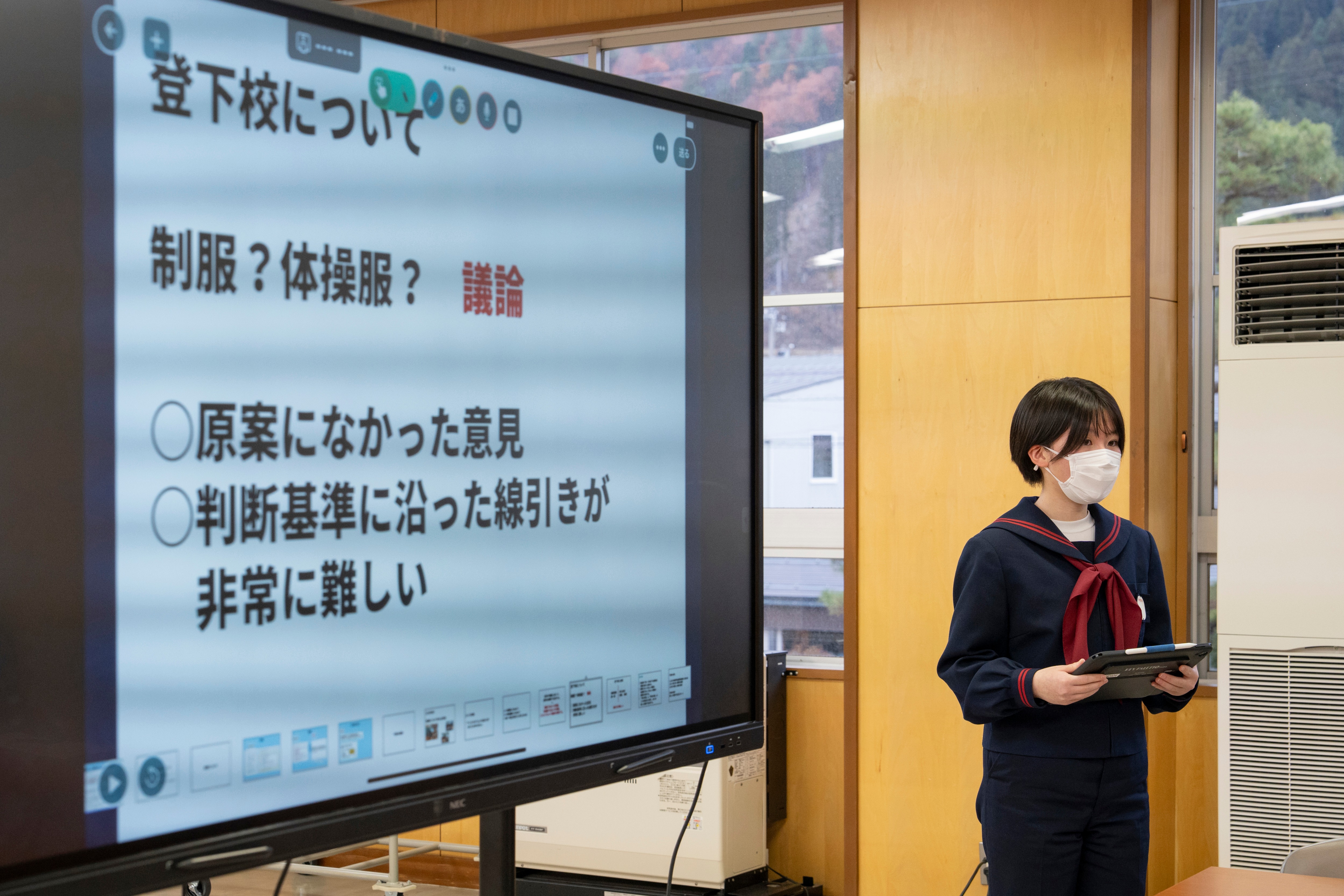 神岡中の生徒会執行部が校則の改定について教職員へ提案しました